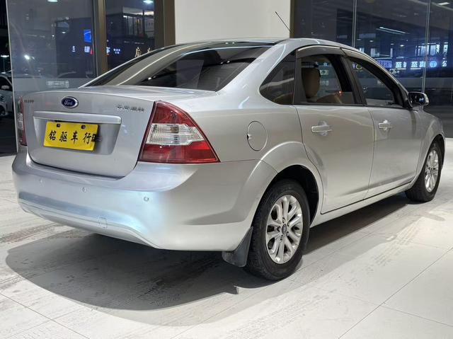 Ford Focus 2013 car image #8