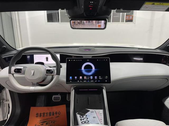 Avatr 11 2023 car image #8