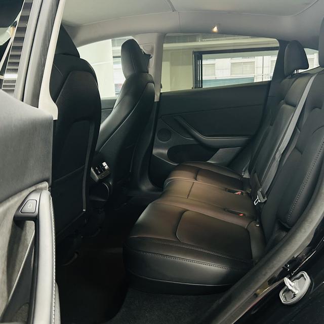 Tesla Model Y 2023 car image #8