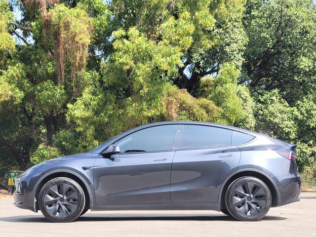 Tesla Model Y 2024 #8 Tesla Model Y 2024 car image #8