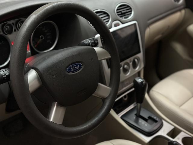 Ford Focus 2012 car image #8