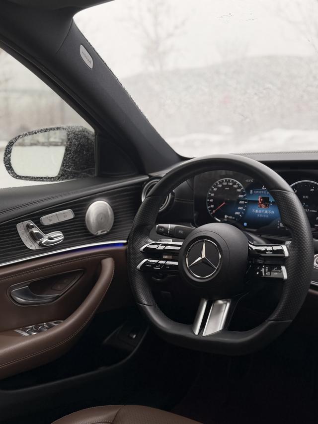 Mercedes-Benz 2022 car image #8