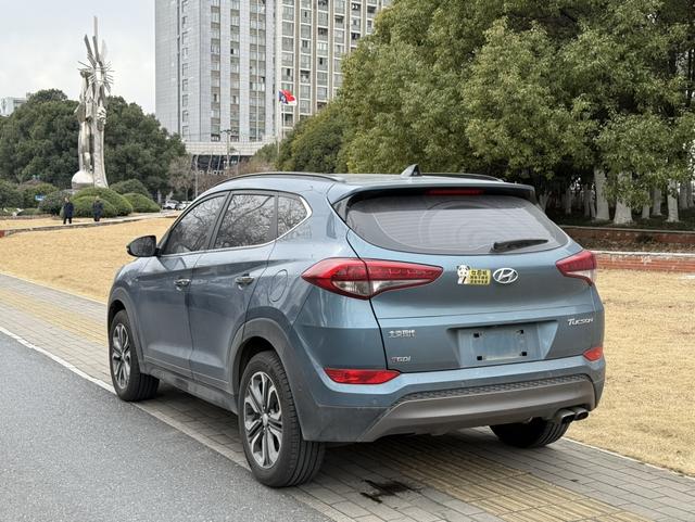 Hyundai Tucson 2015 immagine di auto #8