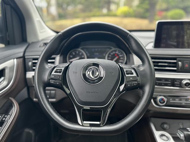 Forthing JOYEAR X6 2017 car image #8