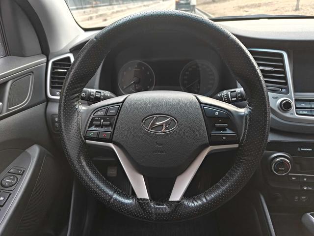 Hyundai Tucson 2016 car image #8