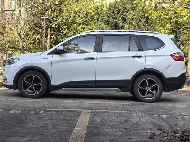 SWM X7 2017 image de voiture #8