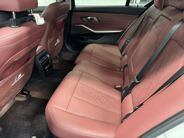 BMW 3 Series 2025 #8 BMW 3 Series 2025 car image #8
