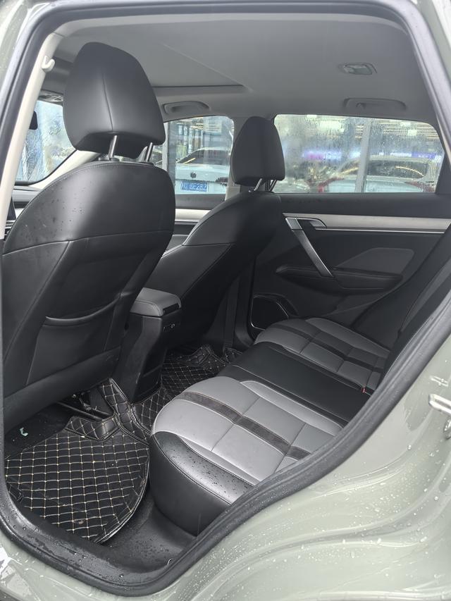 GEELY Coolray 2023 car image #8