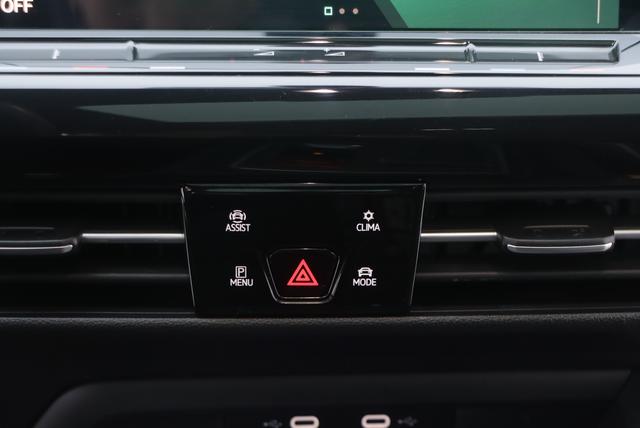 Volkswagen Golf 2023 car image #8