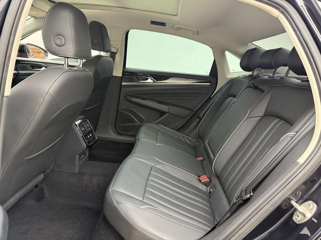 Volkswagen Passat 2023 car image #8