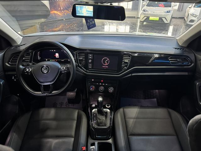 Volkswagen T-Roc 2020 car image #8