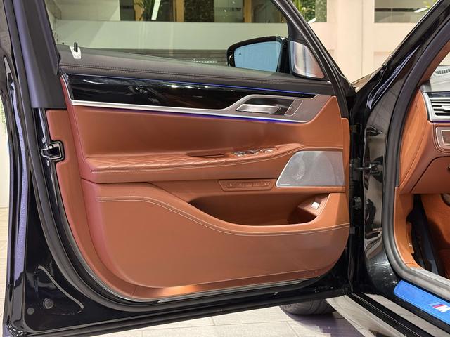 BMW 7 Series 2021 car image #8