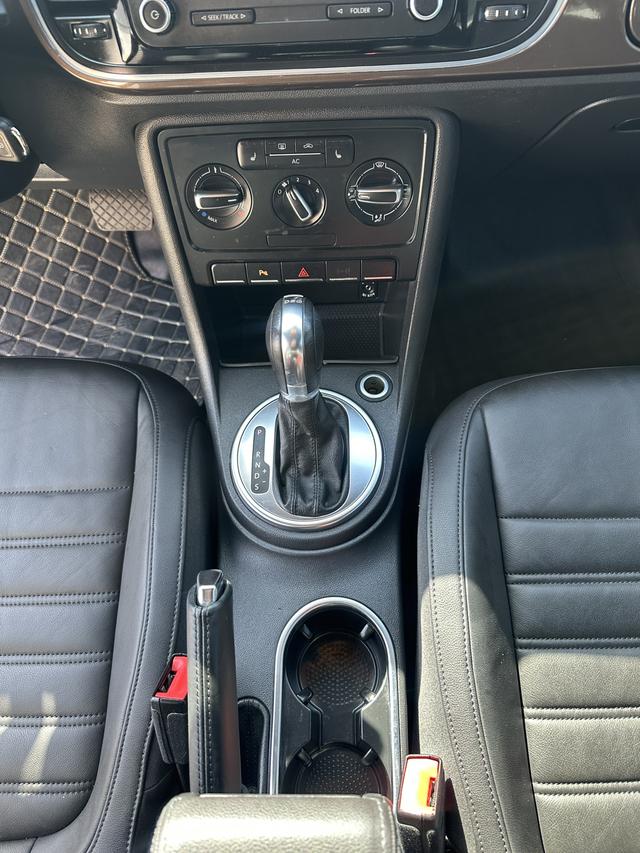 Volkswagen Beetle 2012 изображение автомобиля #8