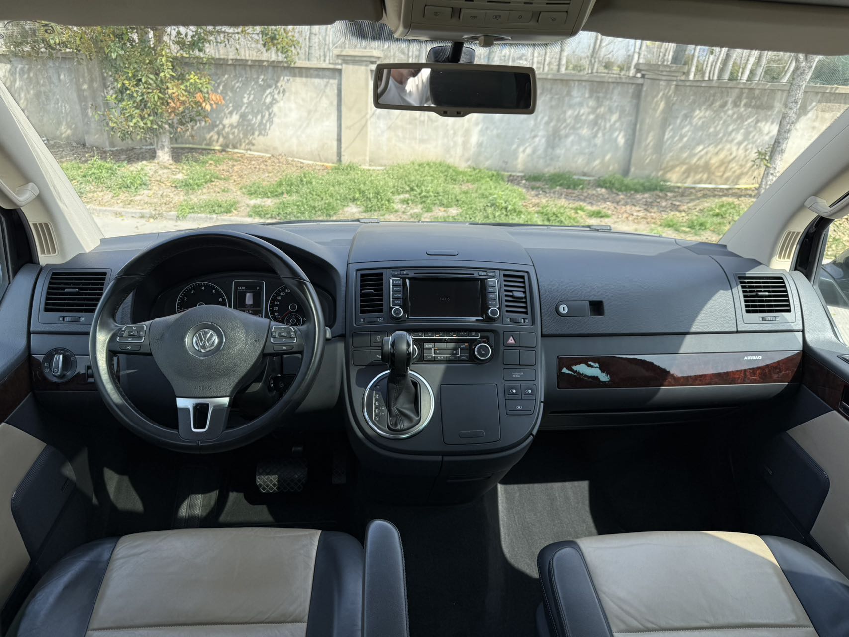 Volkswagen Multivan 2015 car image #8