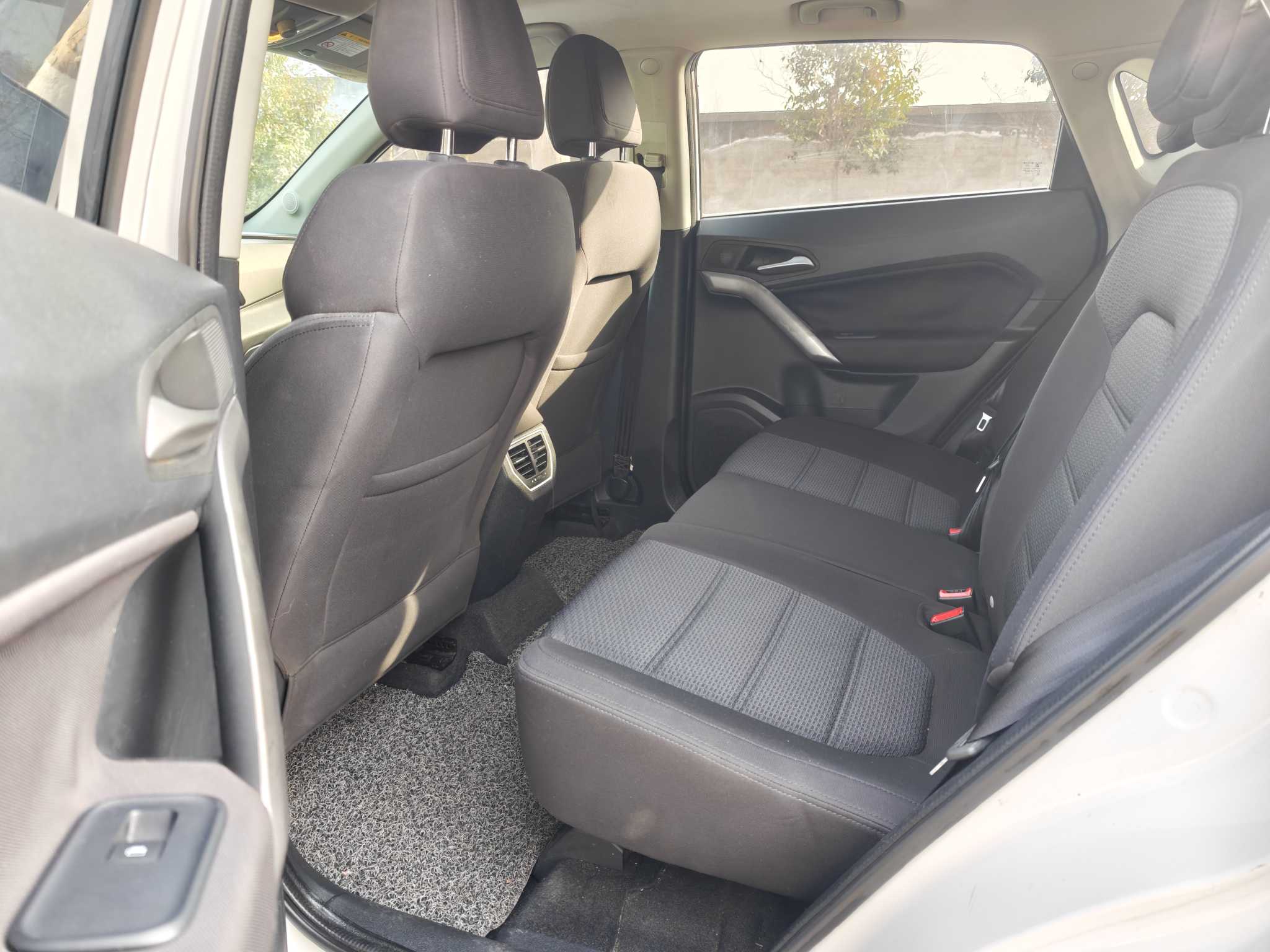 MG GS 2016 car image #8