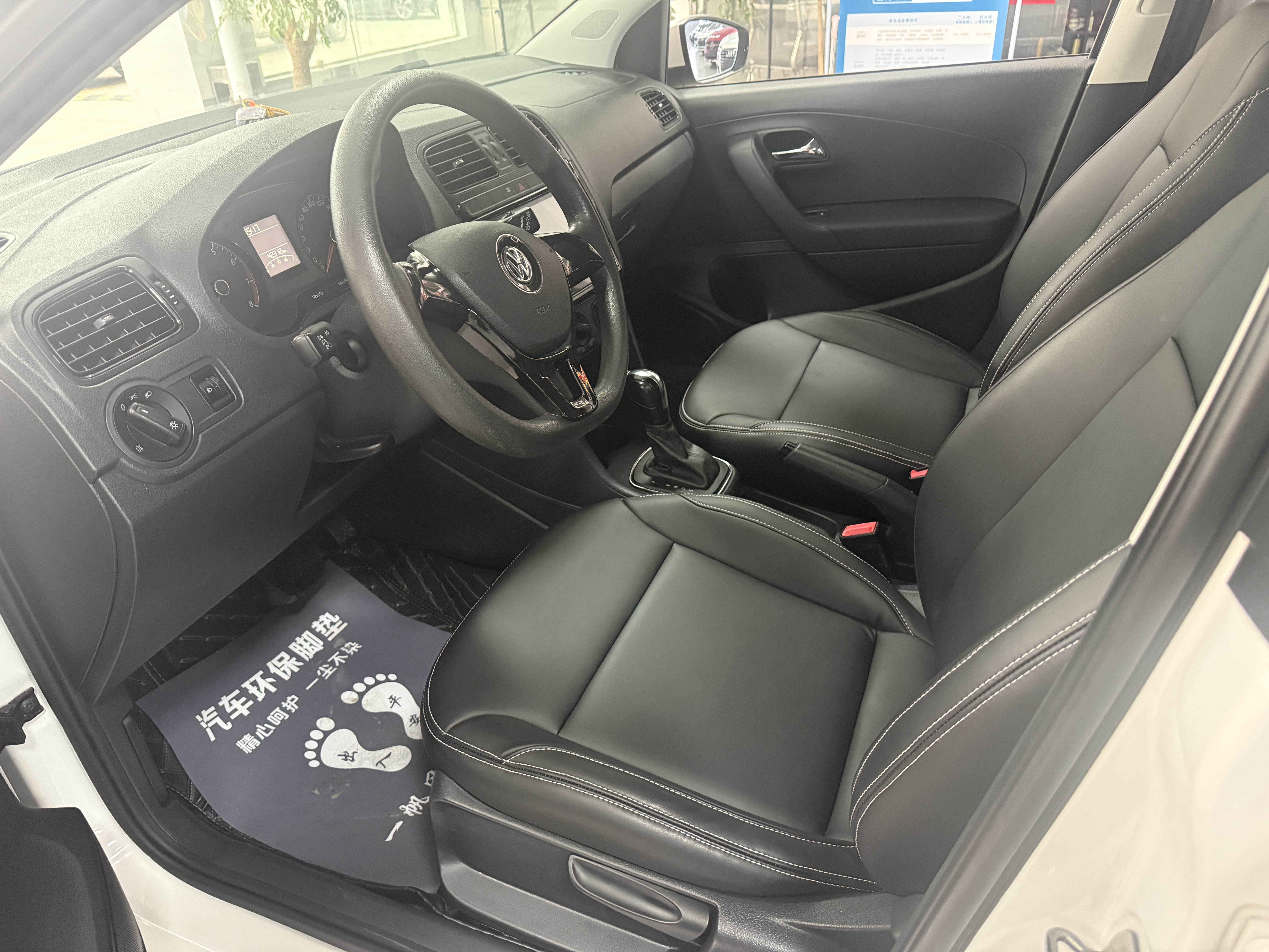 Polo 2018 car image #8