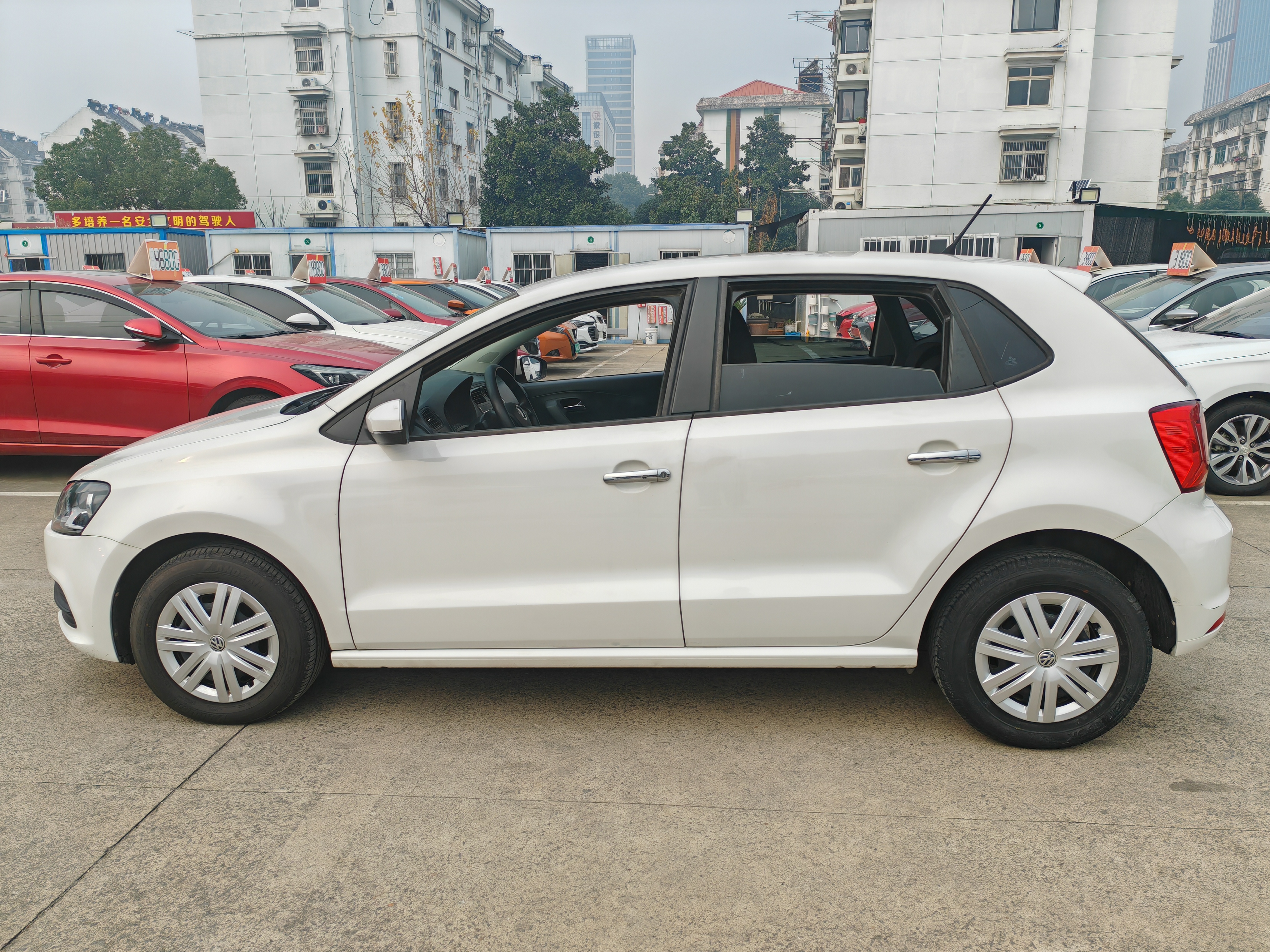 Volkswagen Polo 2016 car image #8