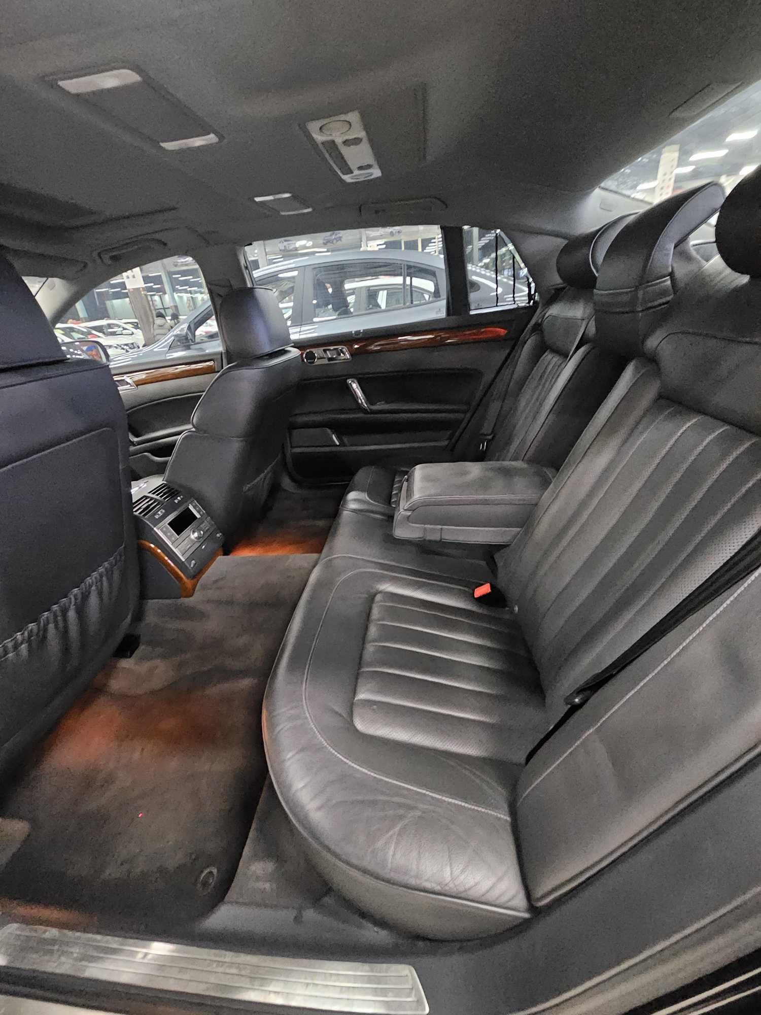 Volkswagen Pheaton 2012 immagine di auto #8