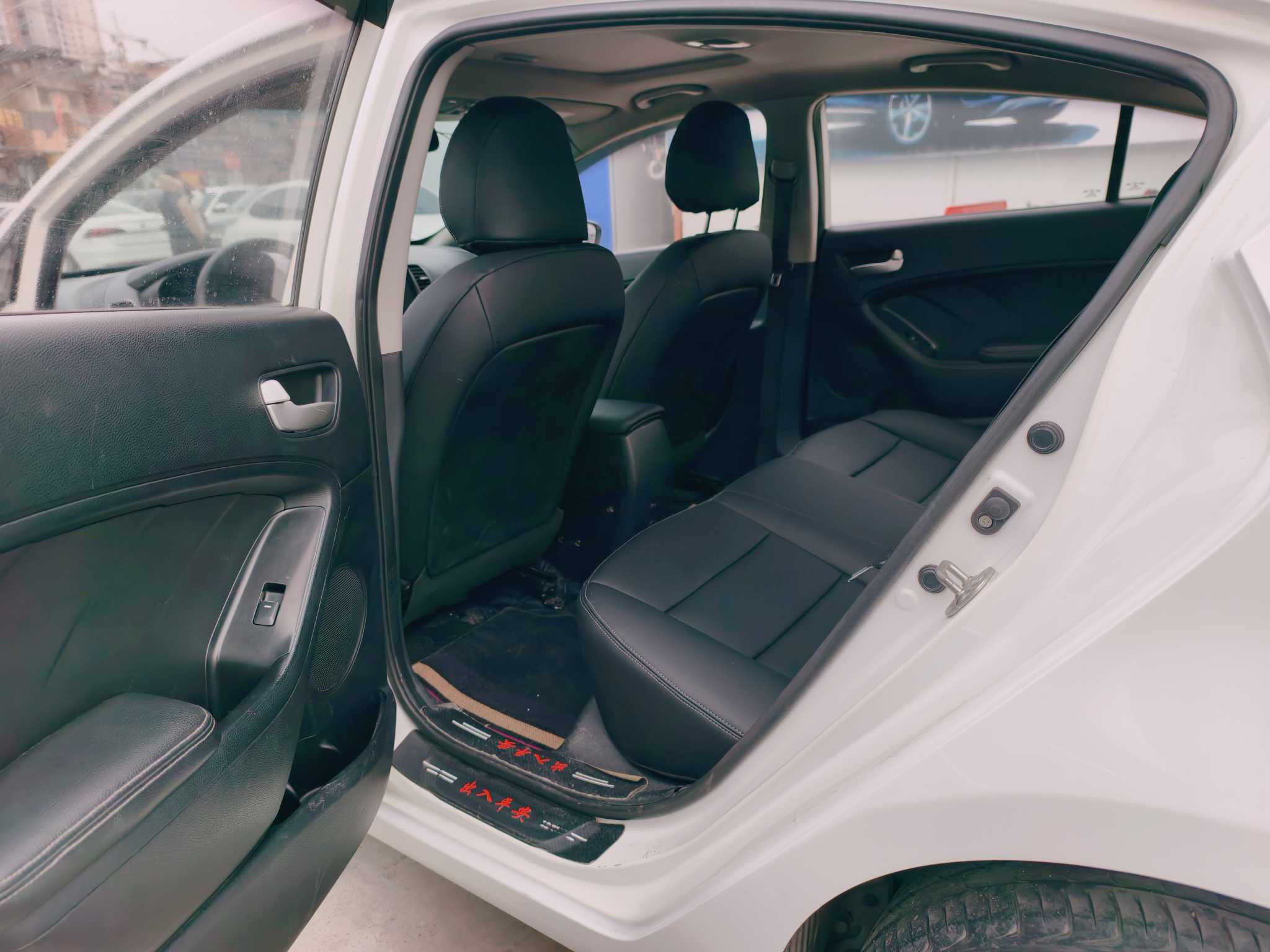 Kia K3 2017 car image #8
