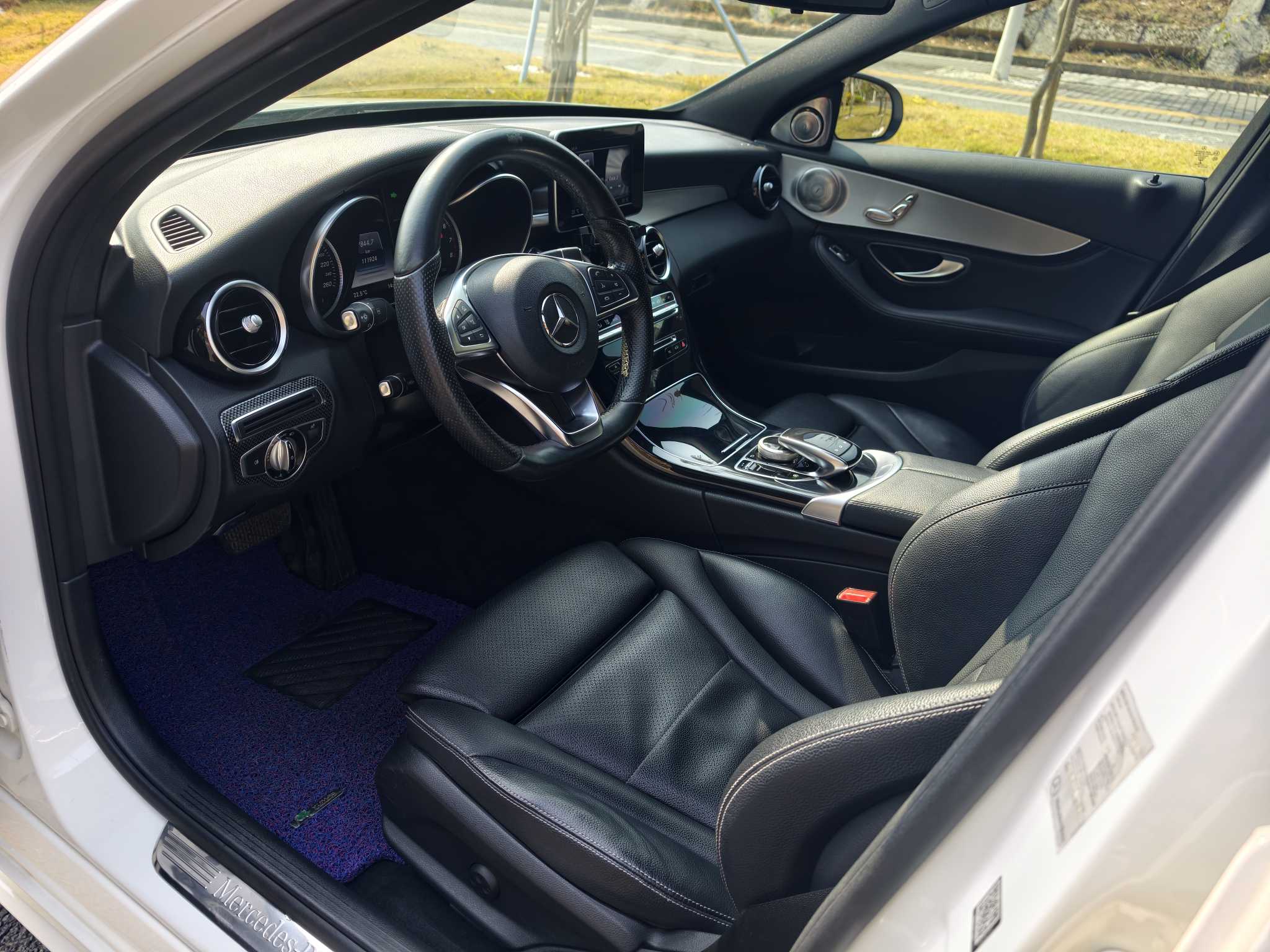 Mercedes-Benz C Class 2016 car image #8