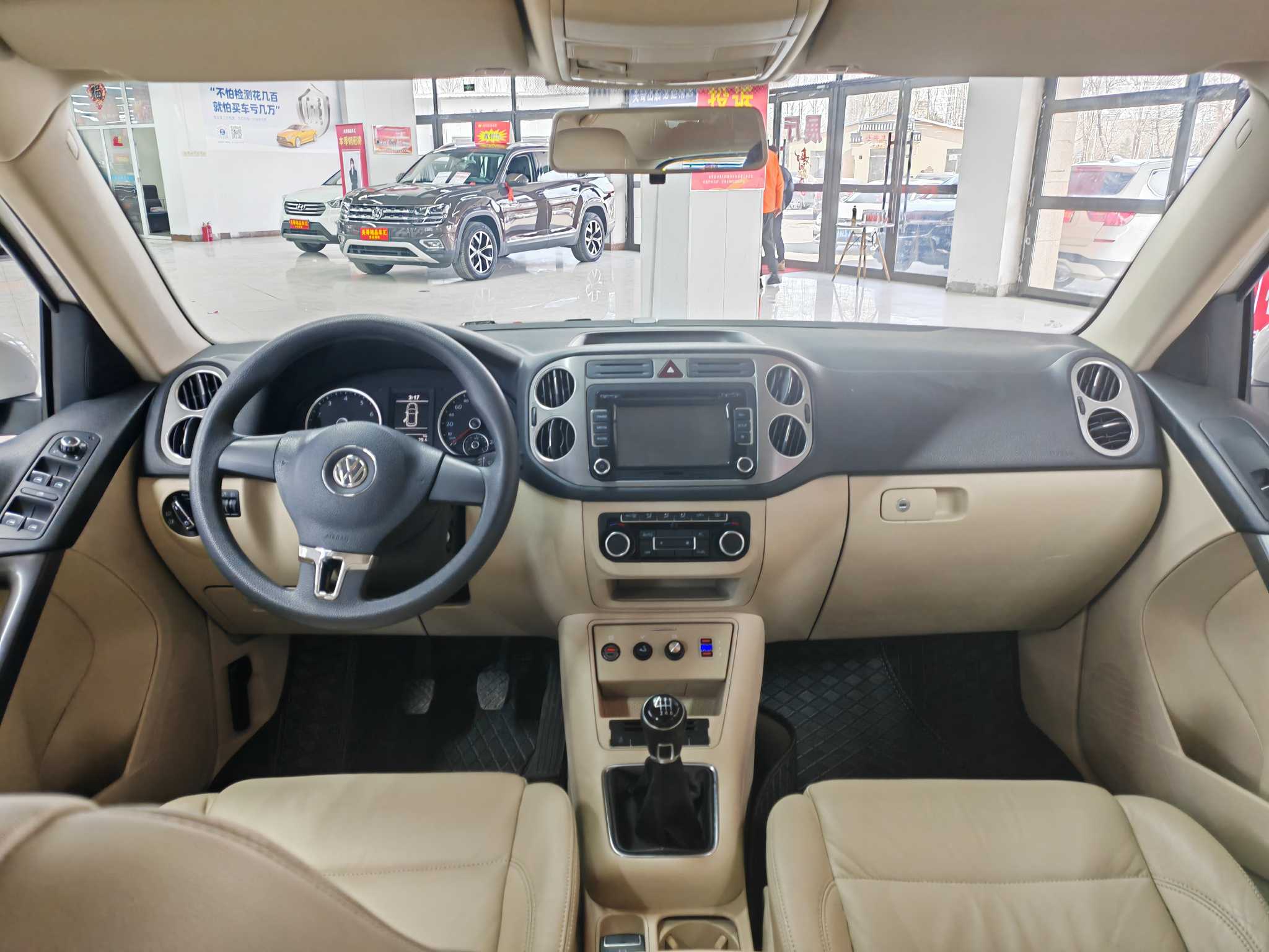 Volkswagen Tiguan 2012 car image #8