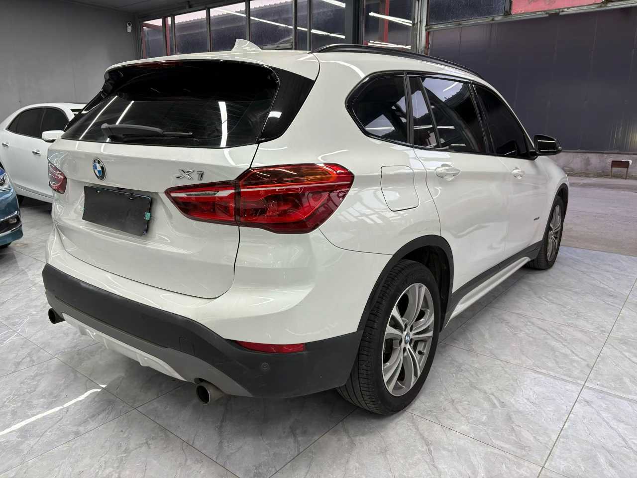 BMW X1 M35Li 2017 #8 BMW X1 M35Li 2017 car image #8