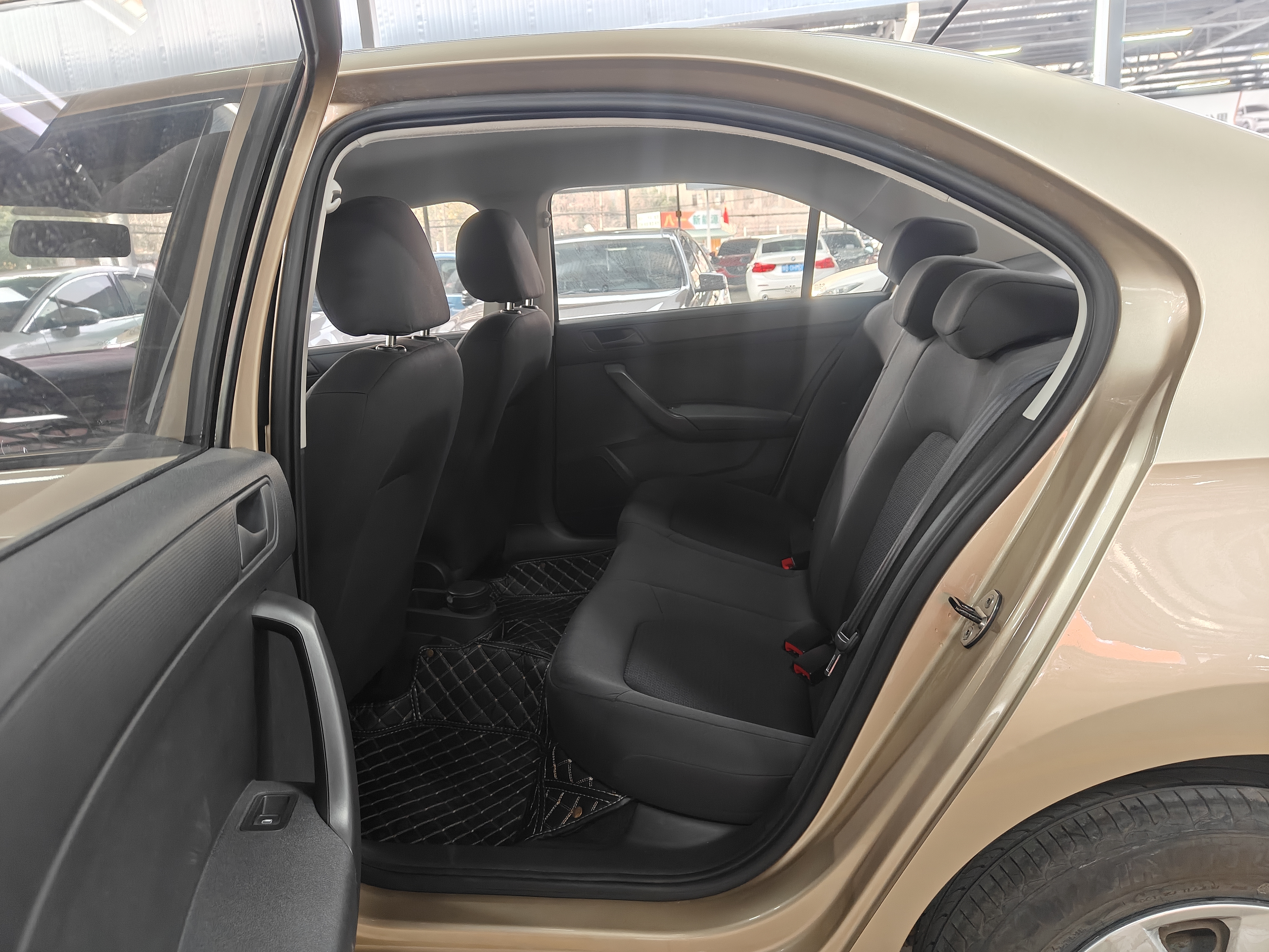 Santana 2014 car image #8
