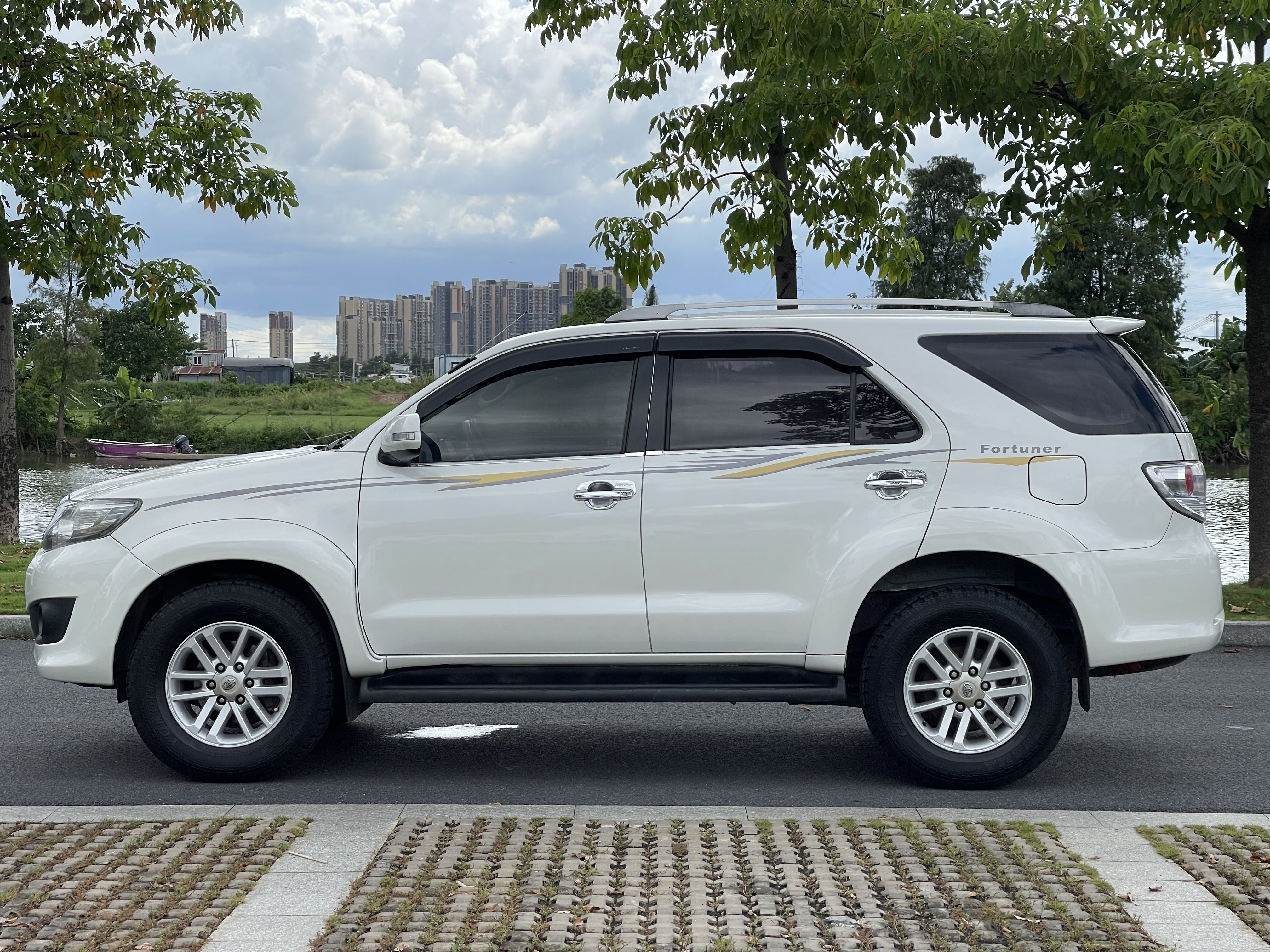 Toyota Fortuner 2015 immagine di auto #8