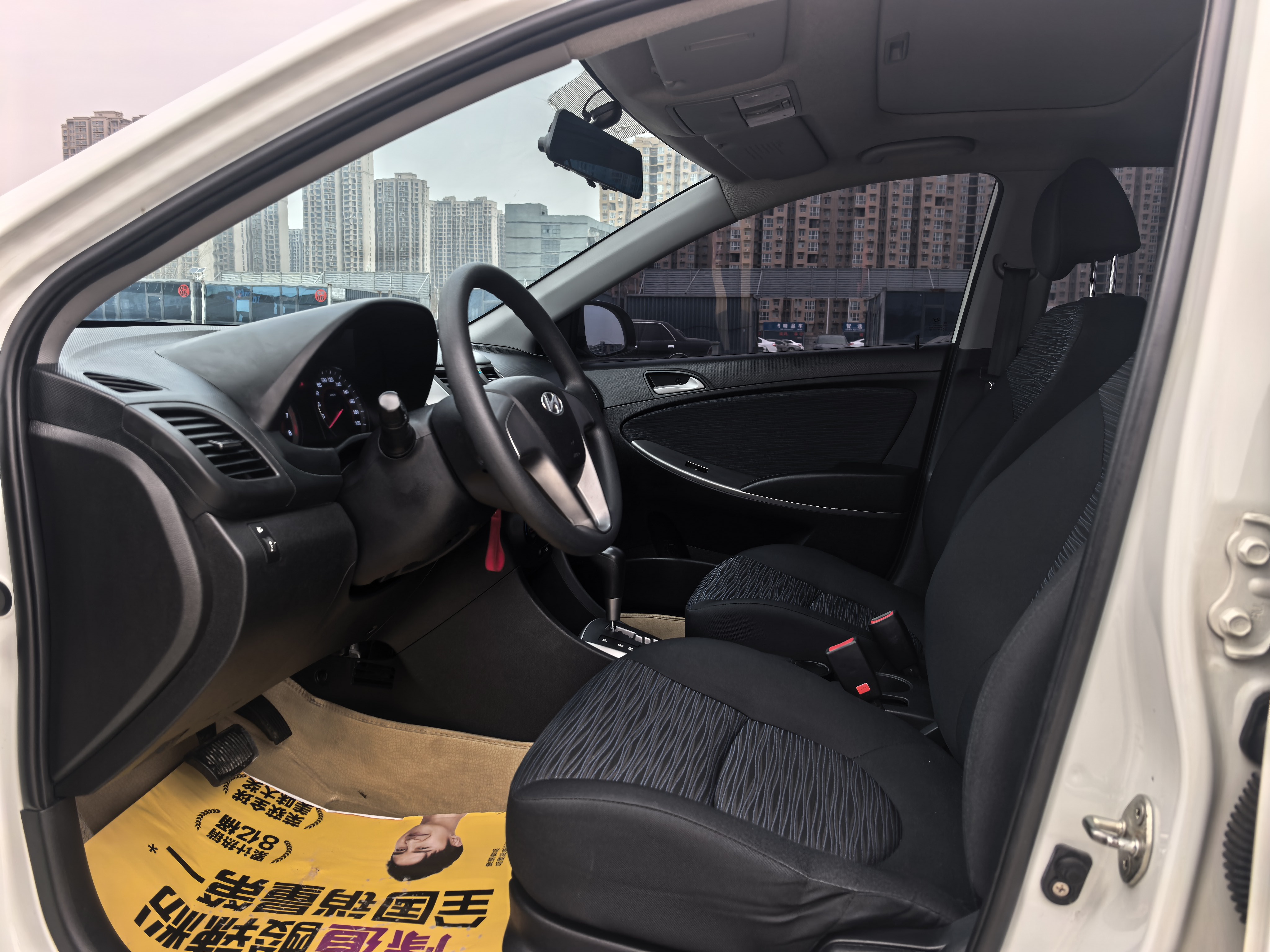 Hyundai Reina Hatchback 2017 immagine di auto #8