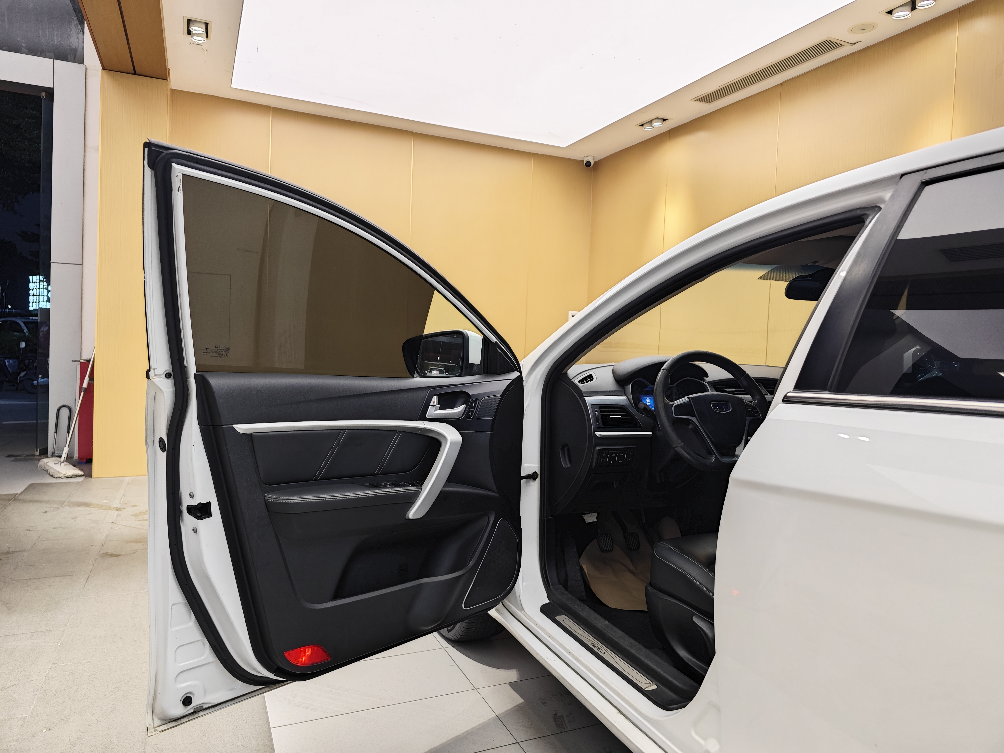 GEELY Emgrand 2018 car image #8
