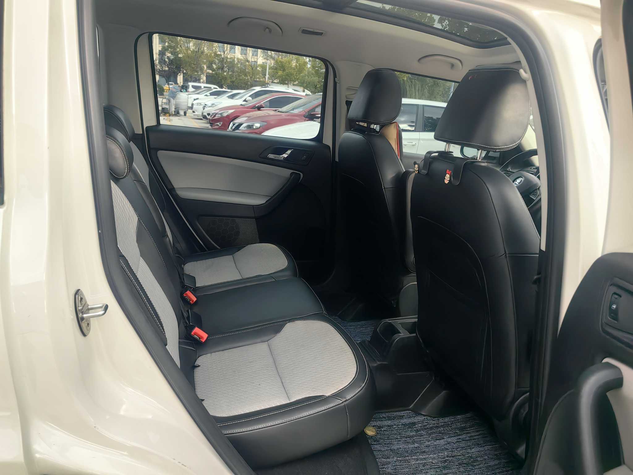 Skoda Yeti 2017 car image #8