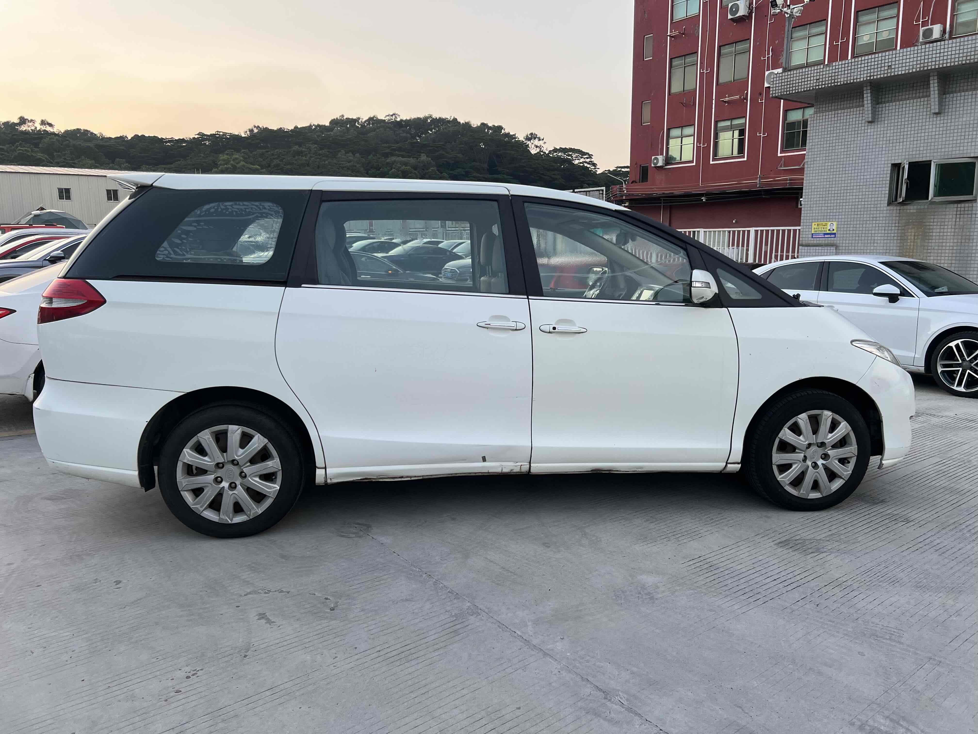 BYD M6 2014 car image #8