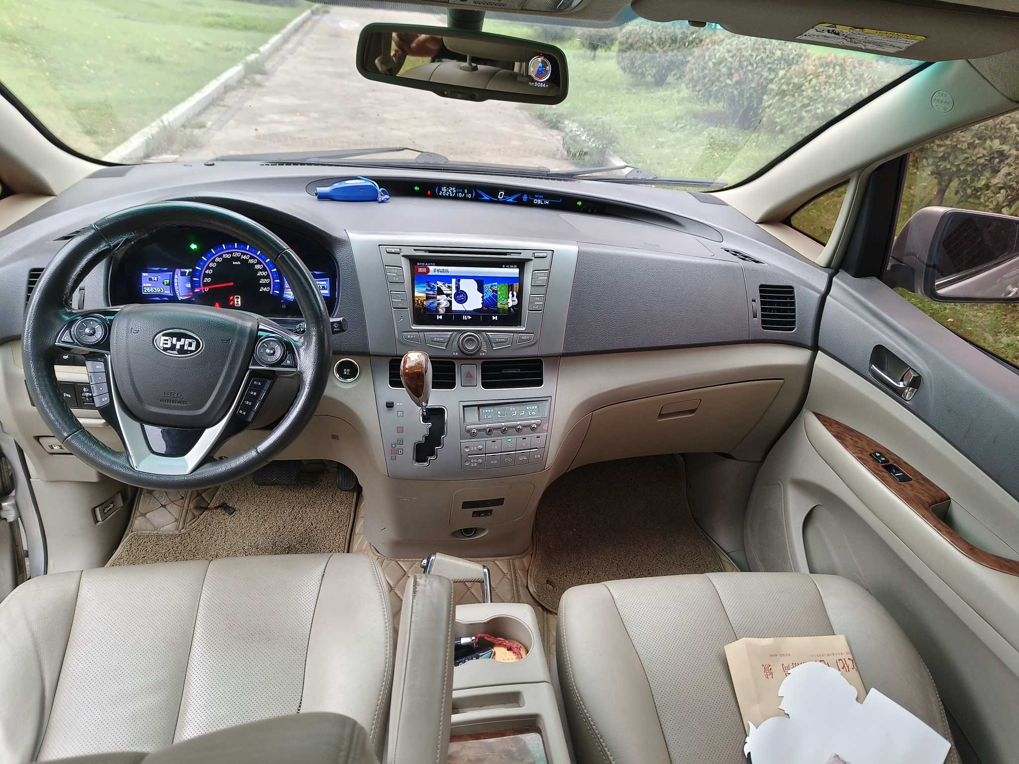 BYD M6 2014 #8 BYD M6 2014 car image #8