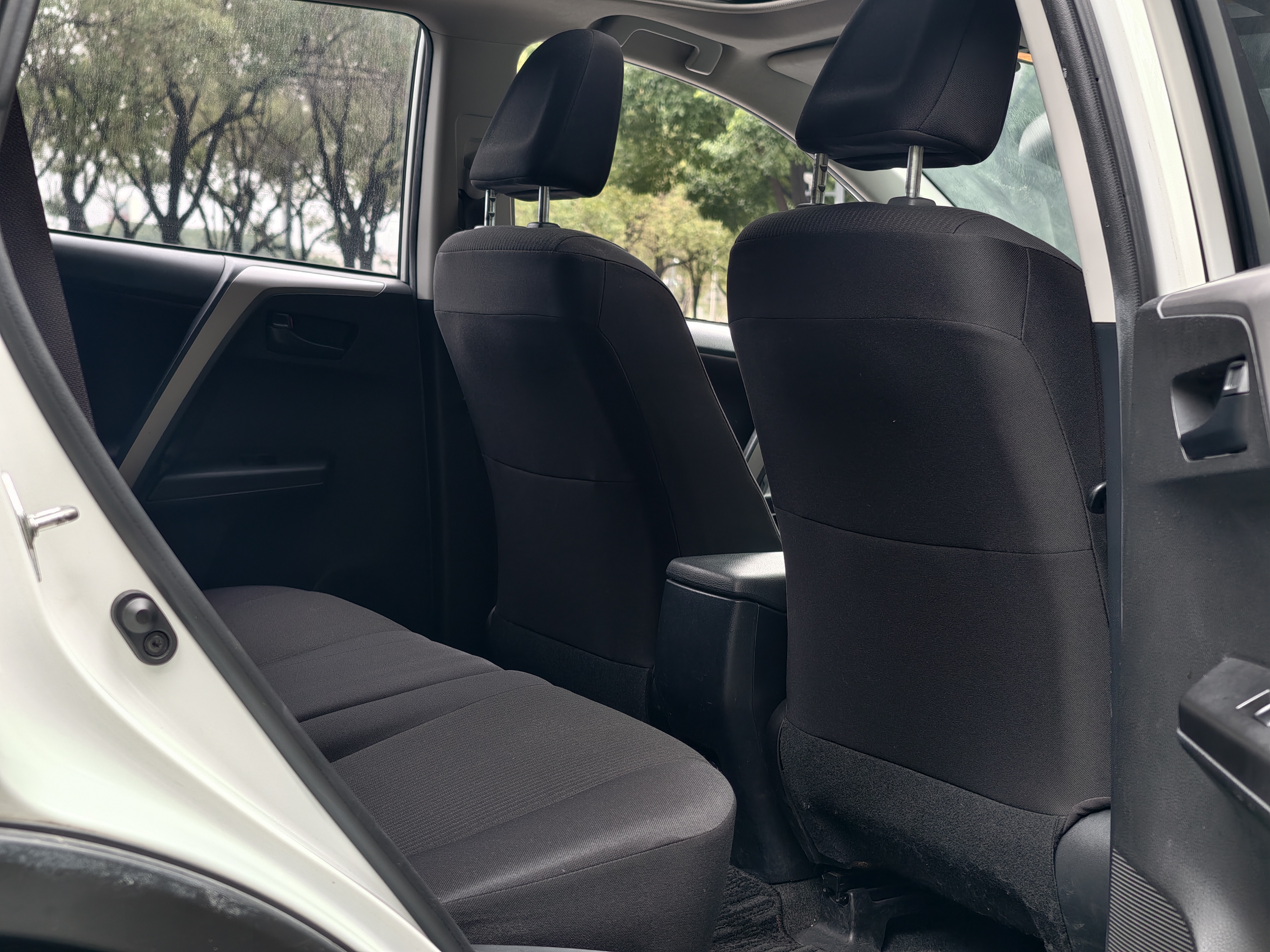 Toyota RAV4 2017 изображение автомобиля #8