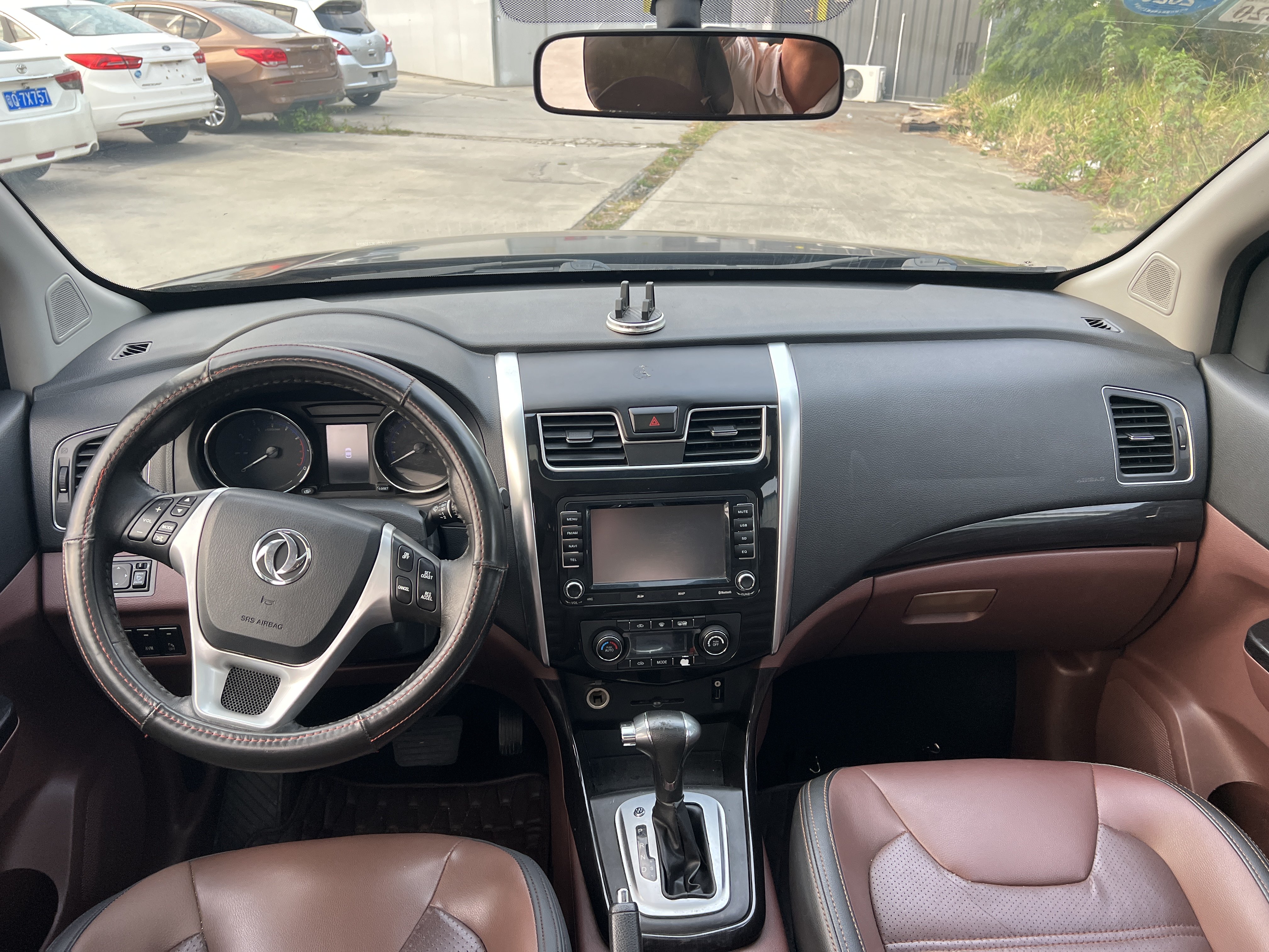 Forthing SX6 2016 car image #8