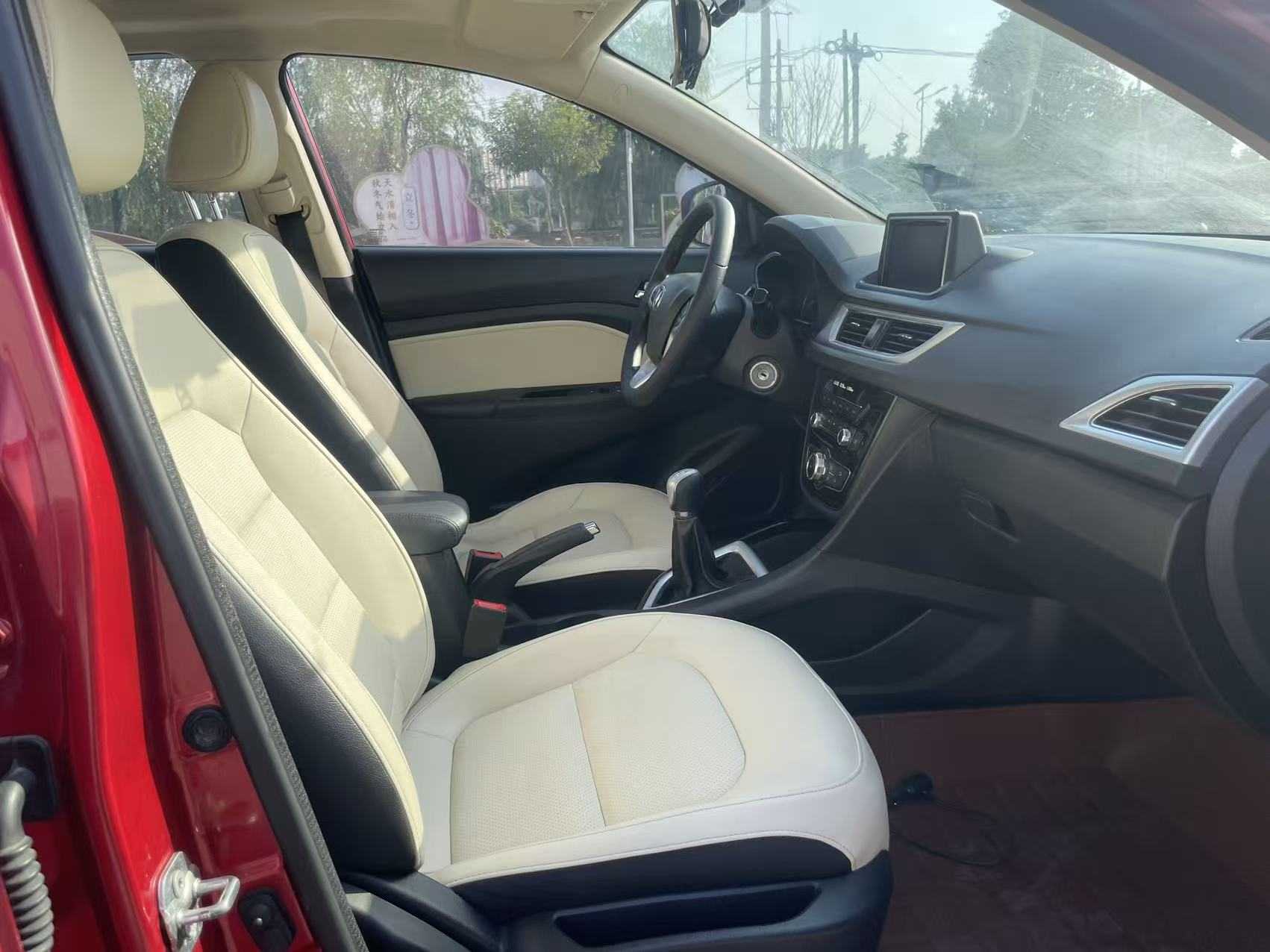 Changan Alsvin V7 2016 car image #8