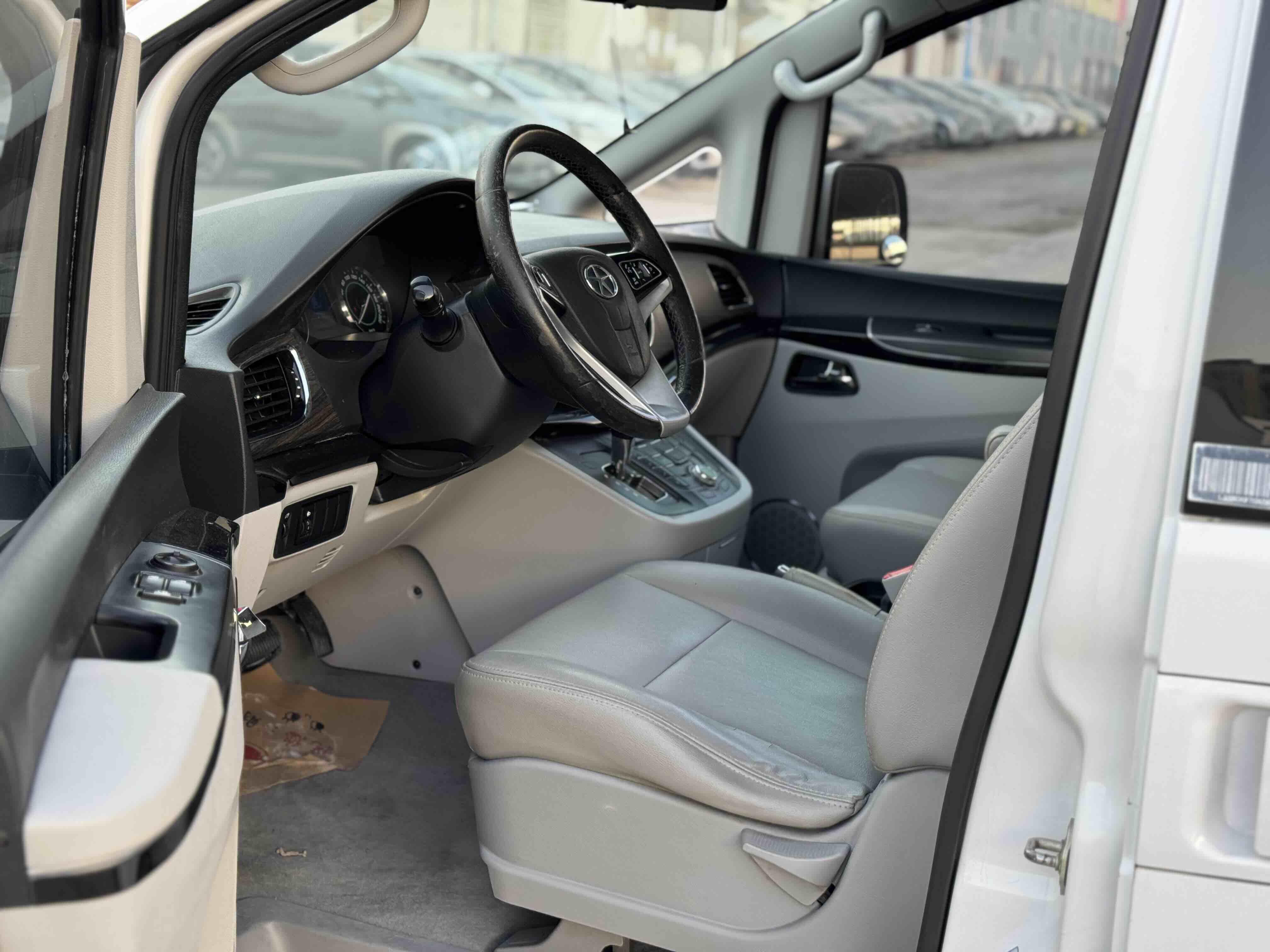 JAC 2015 #8 JAC 2015 car image #8