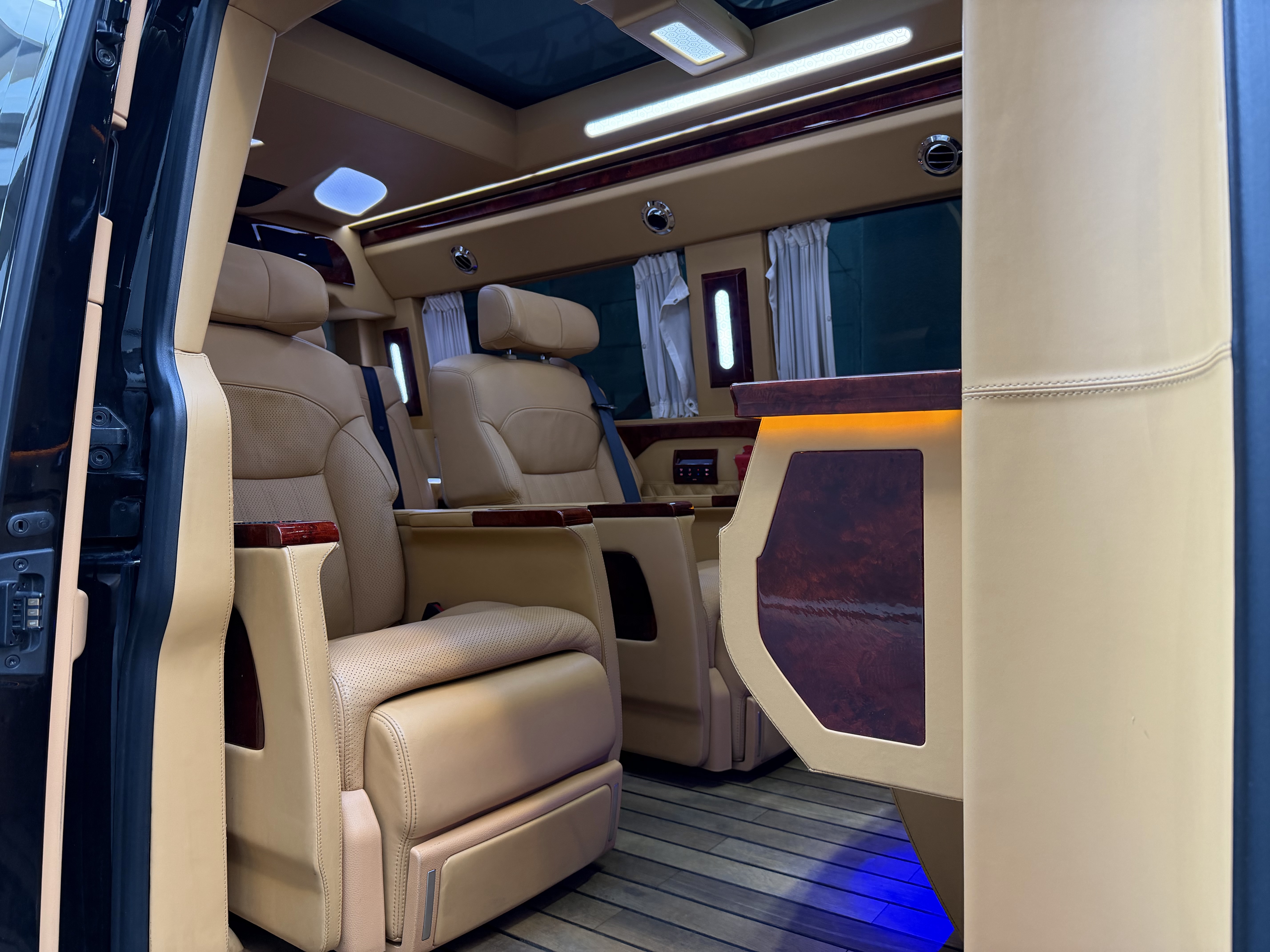 Volkswagen Caravelle 2016 car image #8