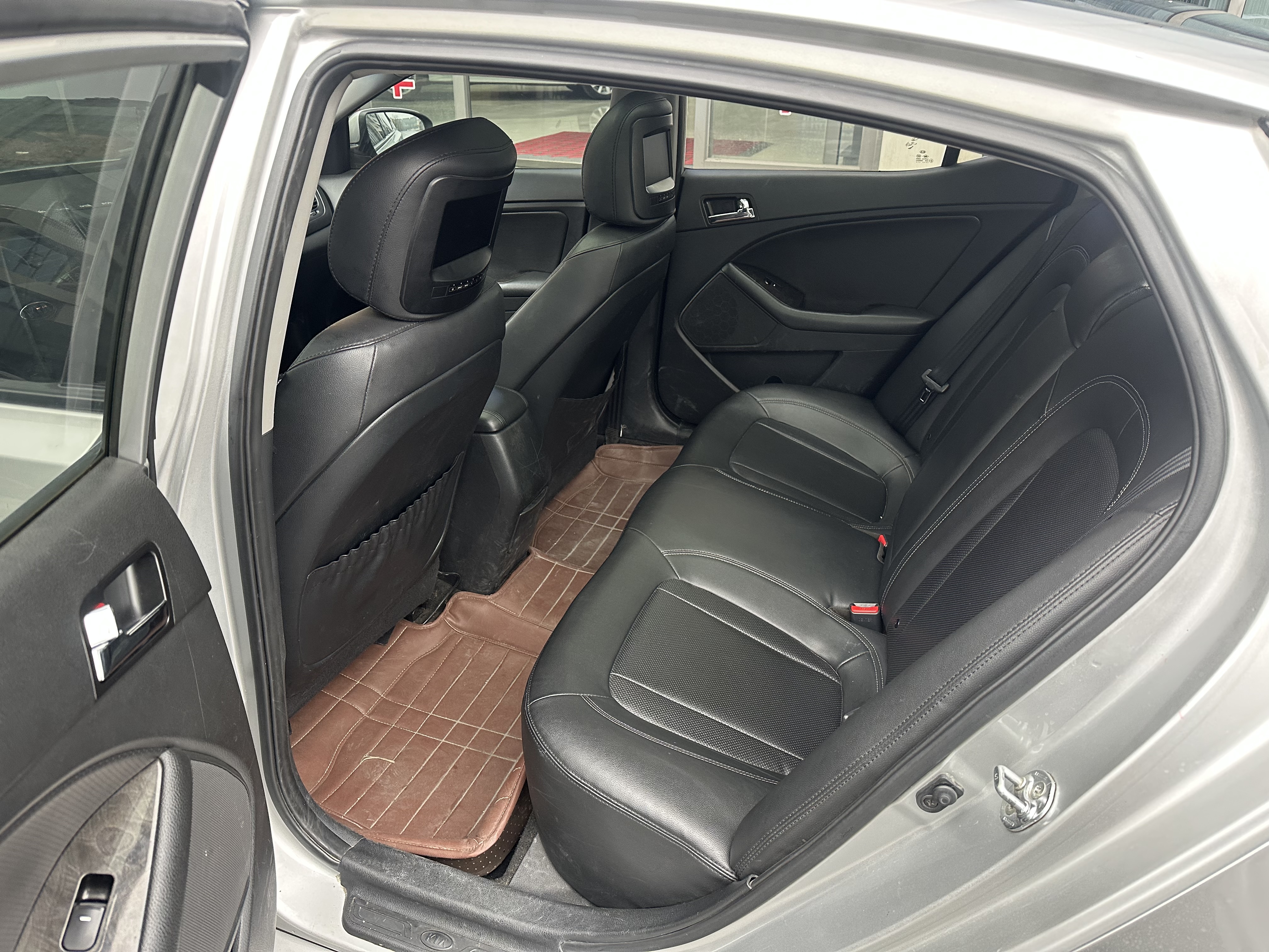 Kia K5 2012 car image #8