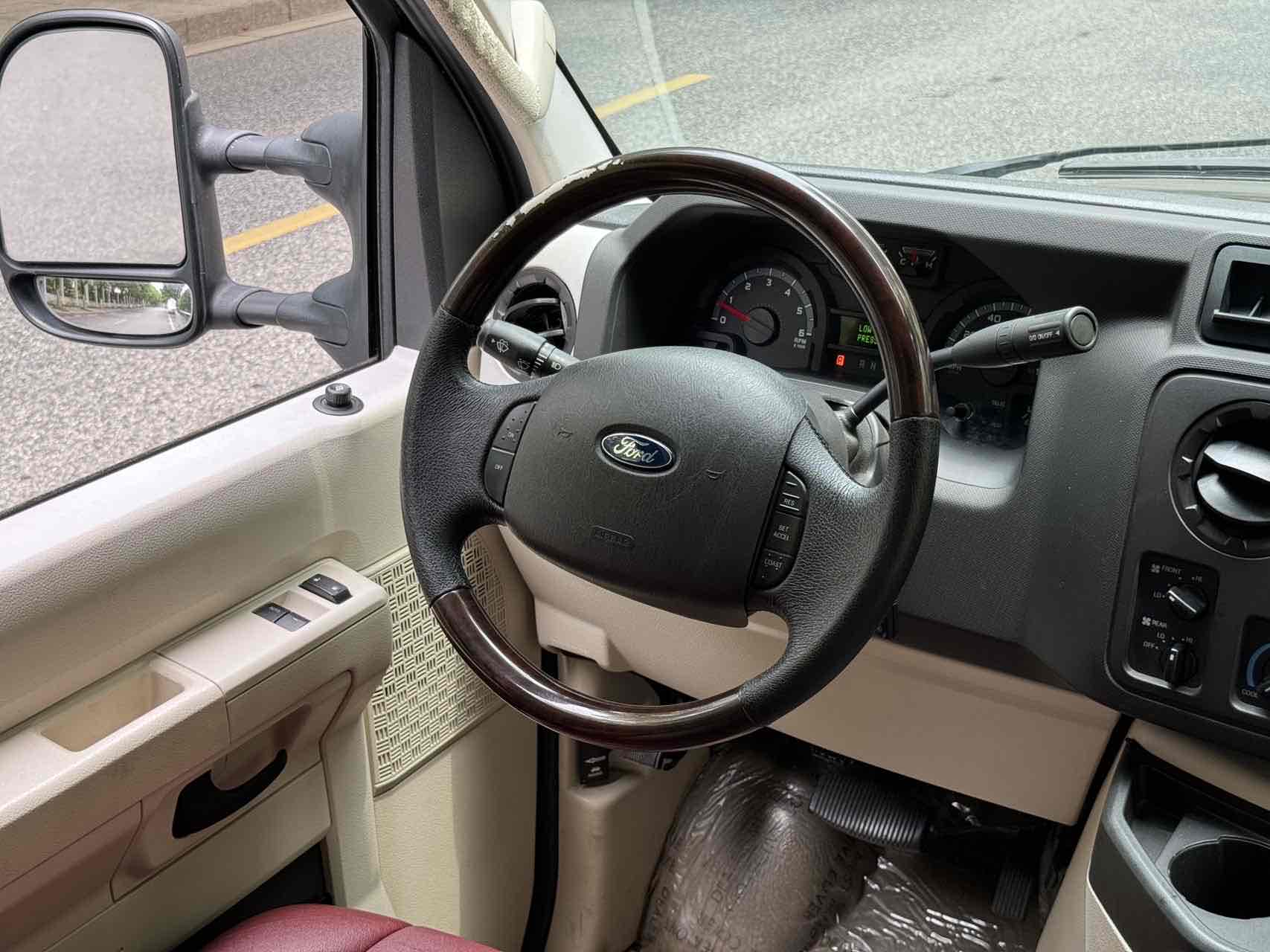 Ford E350 2016 car image #8