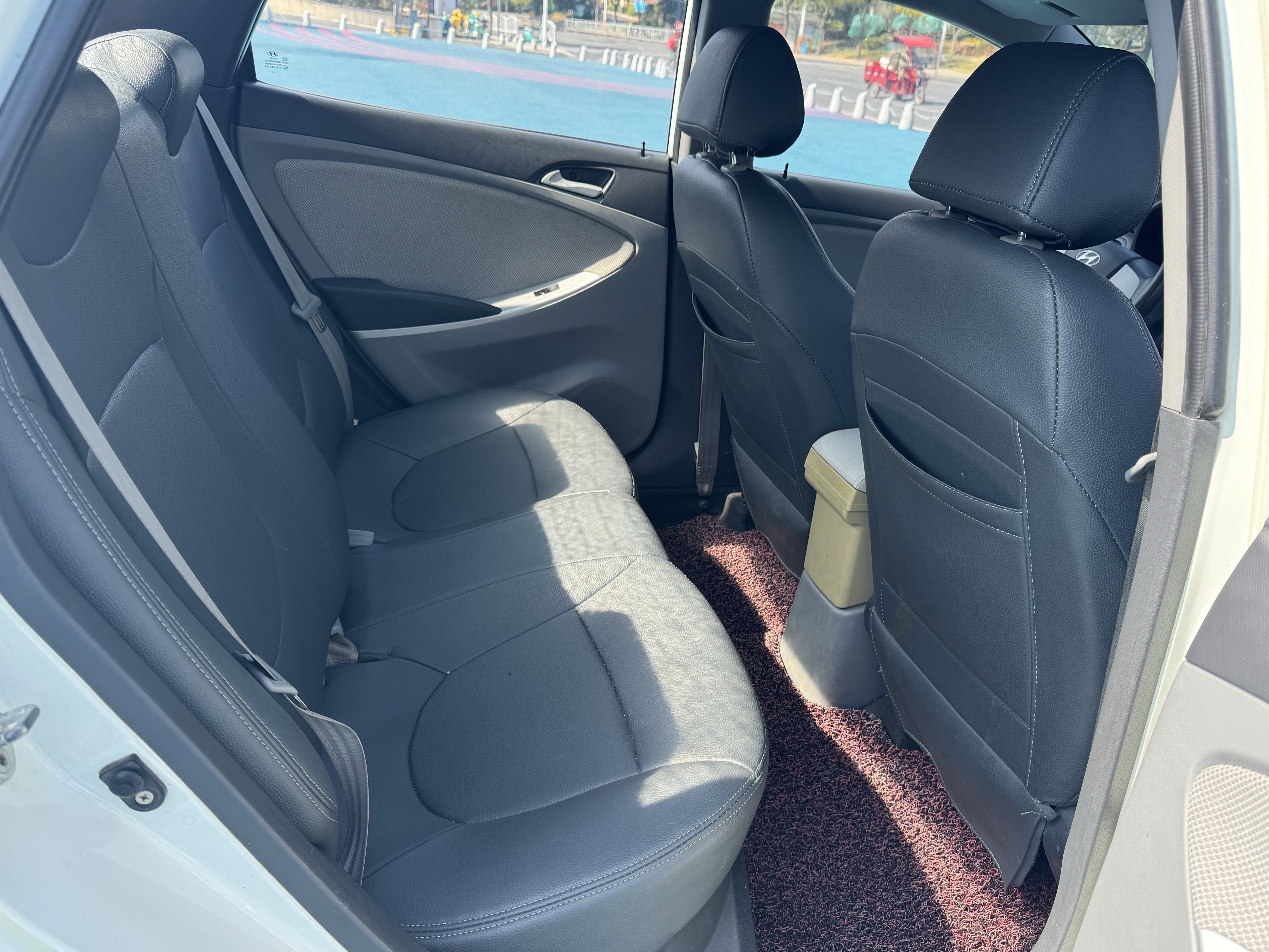 Hyundai Reina 2012 car image #8