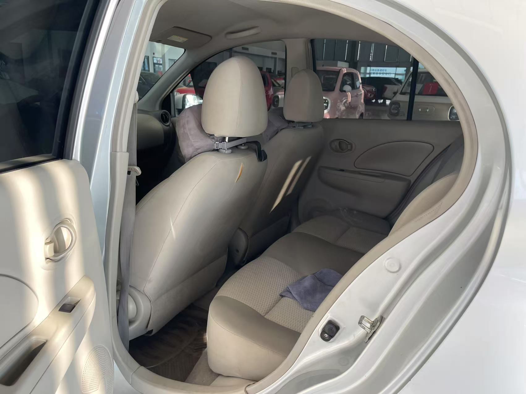 Nissan March 2012 immagine di auto #8