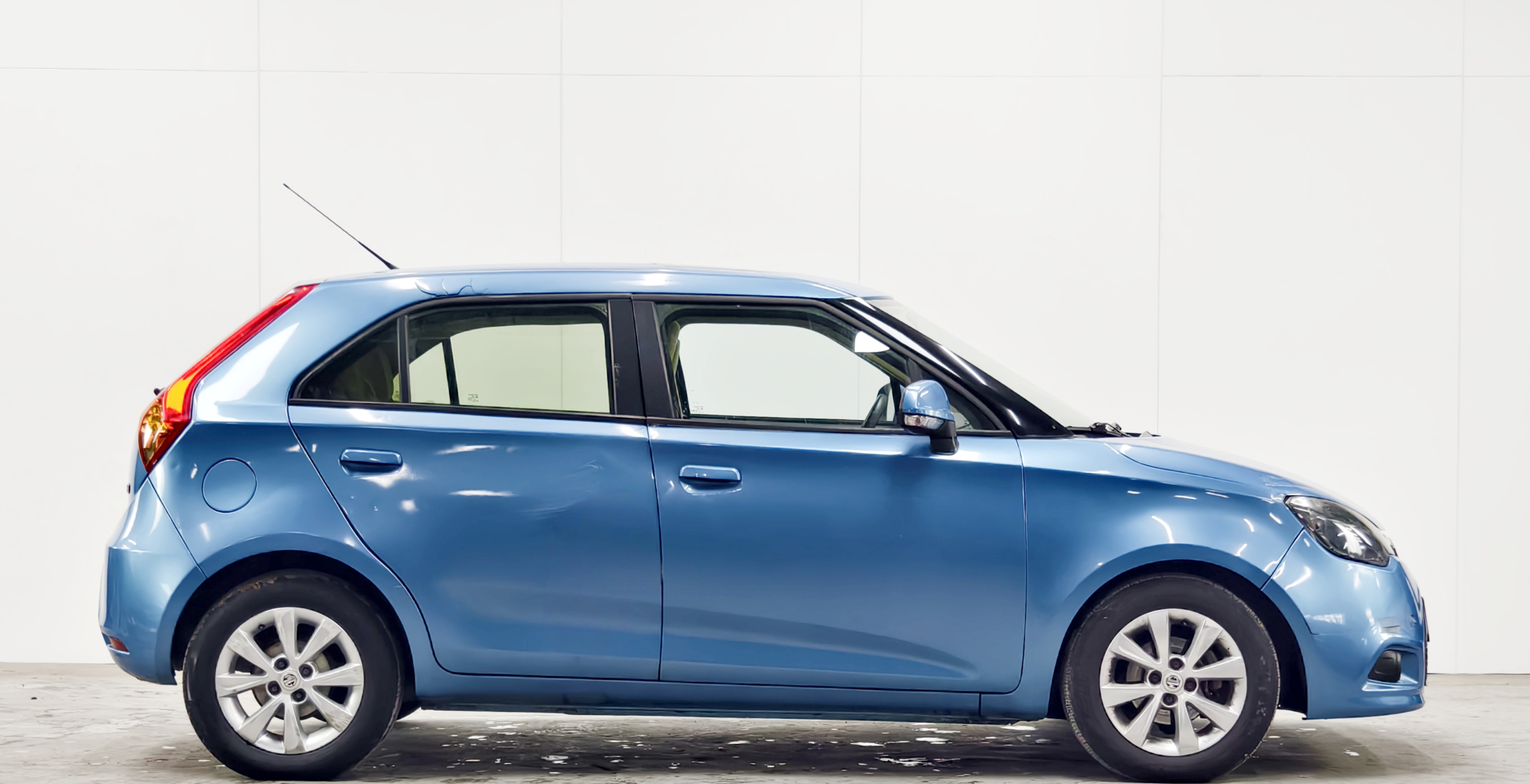 MG 3 2011 car image #8