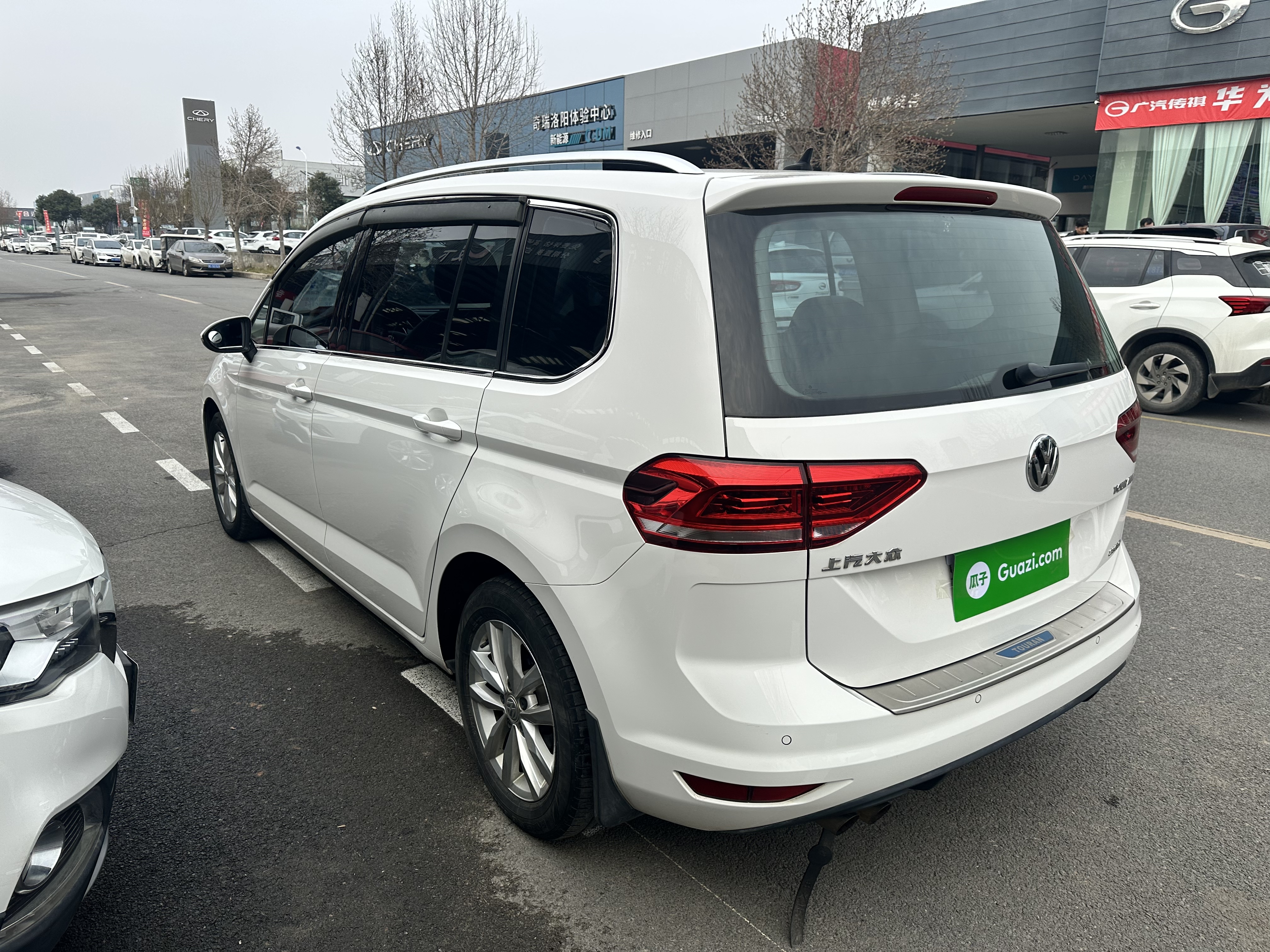 Volkswagen Touran 2017 #8 Volkswagen Touran 2017 car image #8