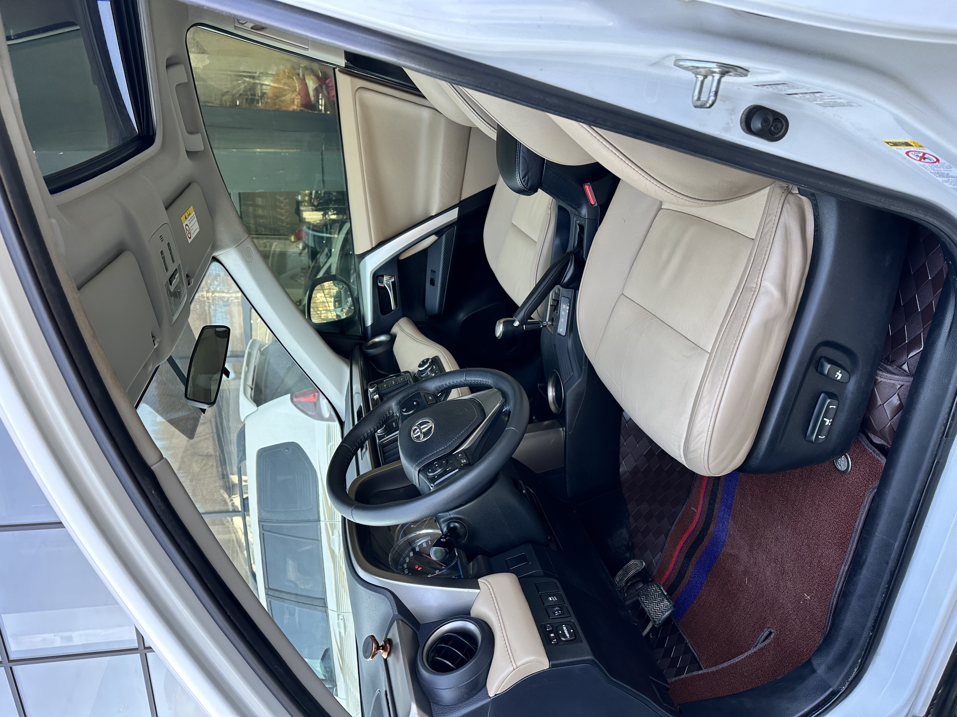 Toyota RAV4 2014 immagine di auto #8