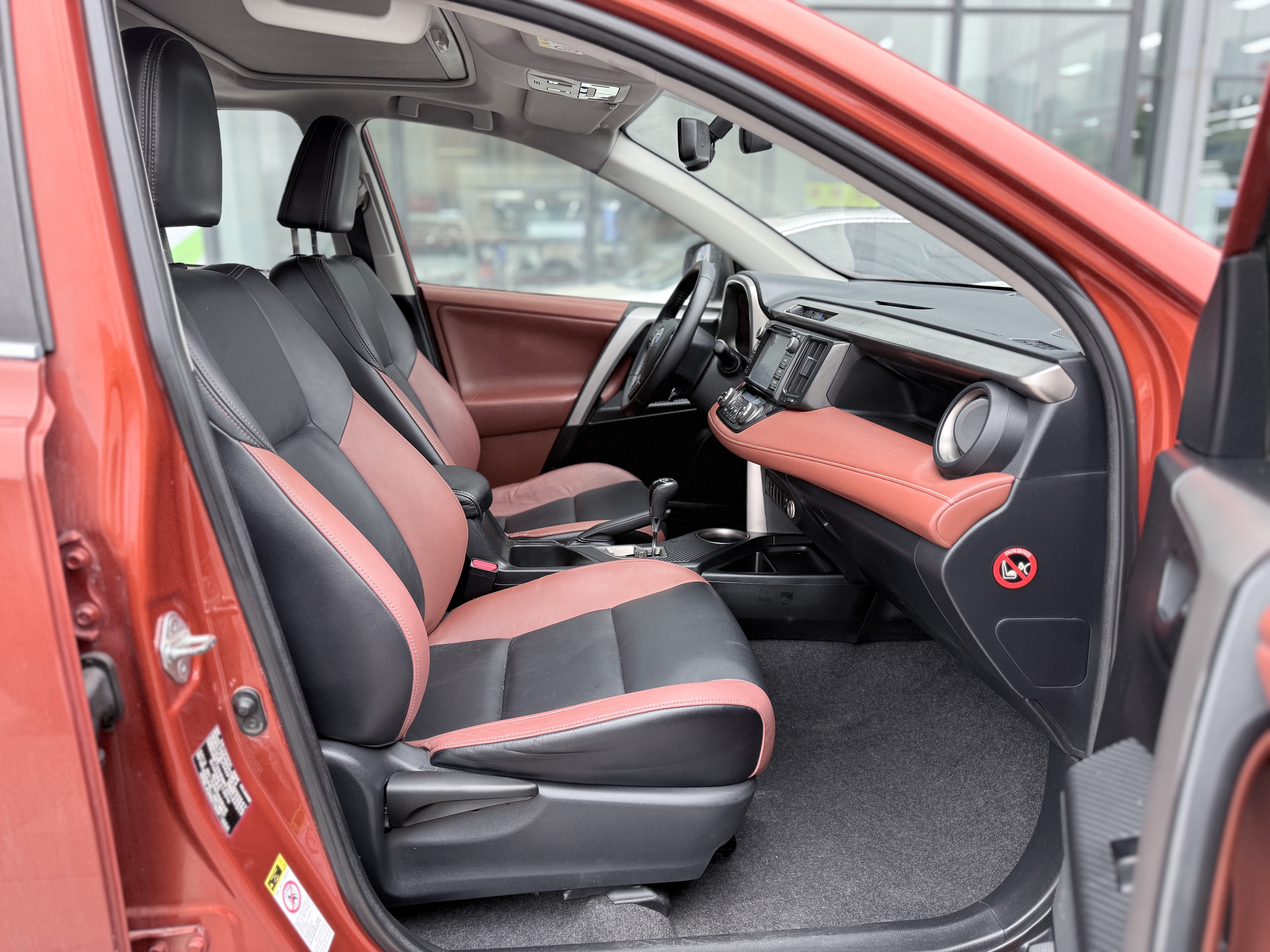 Toyota RAV4 2014 изображение автомобиля #8