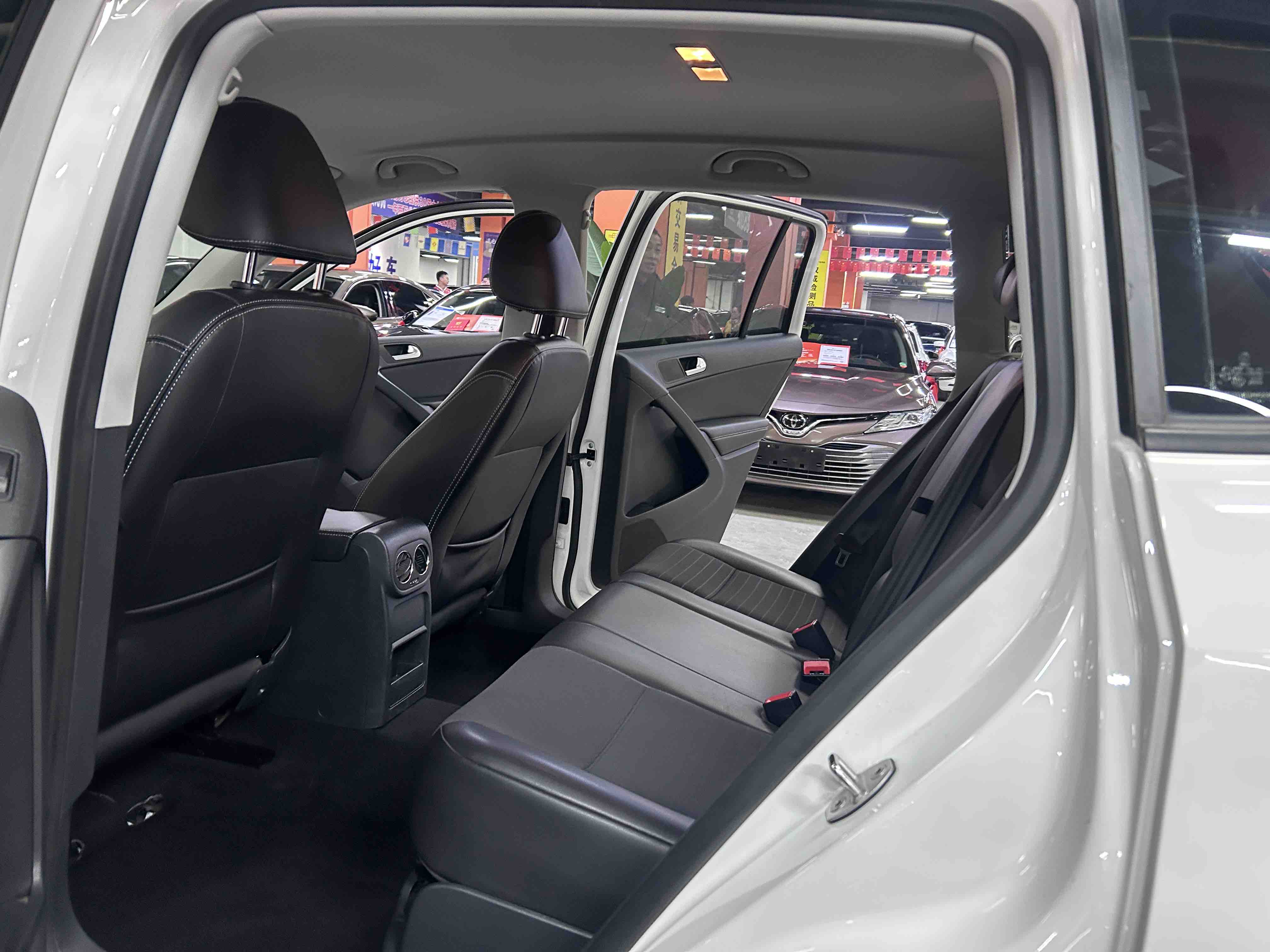 Volkswagen Tiguan 2017 car image #8