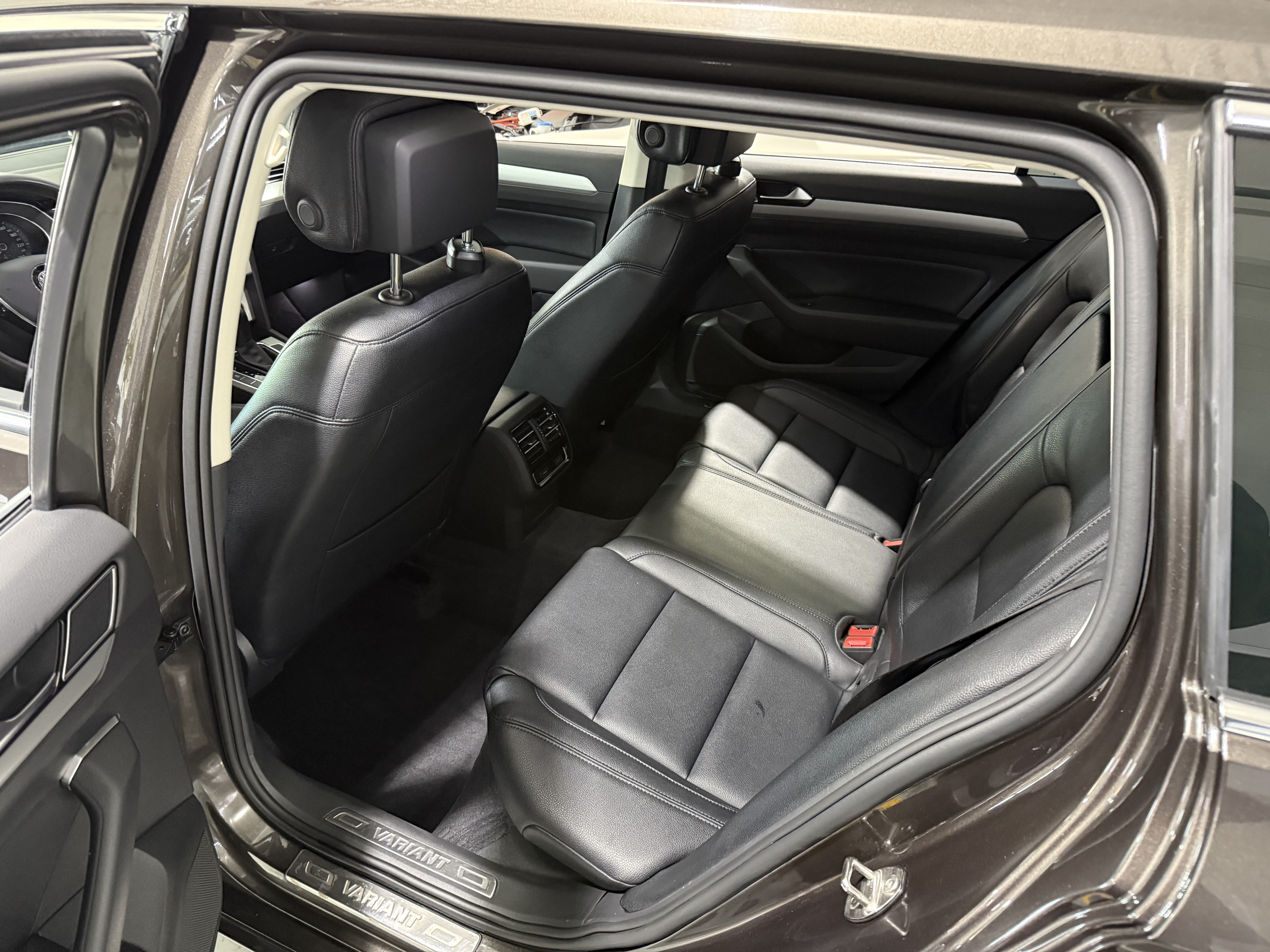 Volkswagen Passat Variant 2017 immagine di auto #8