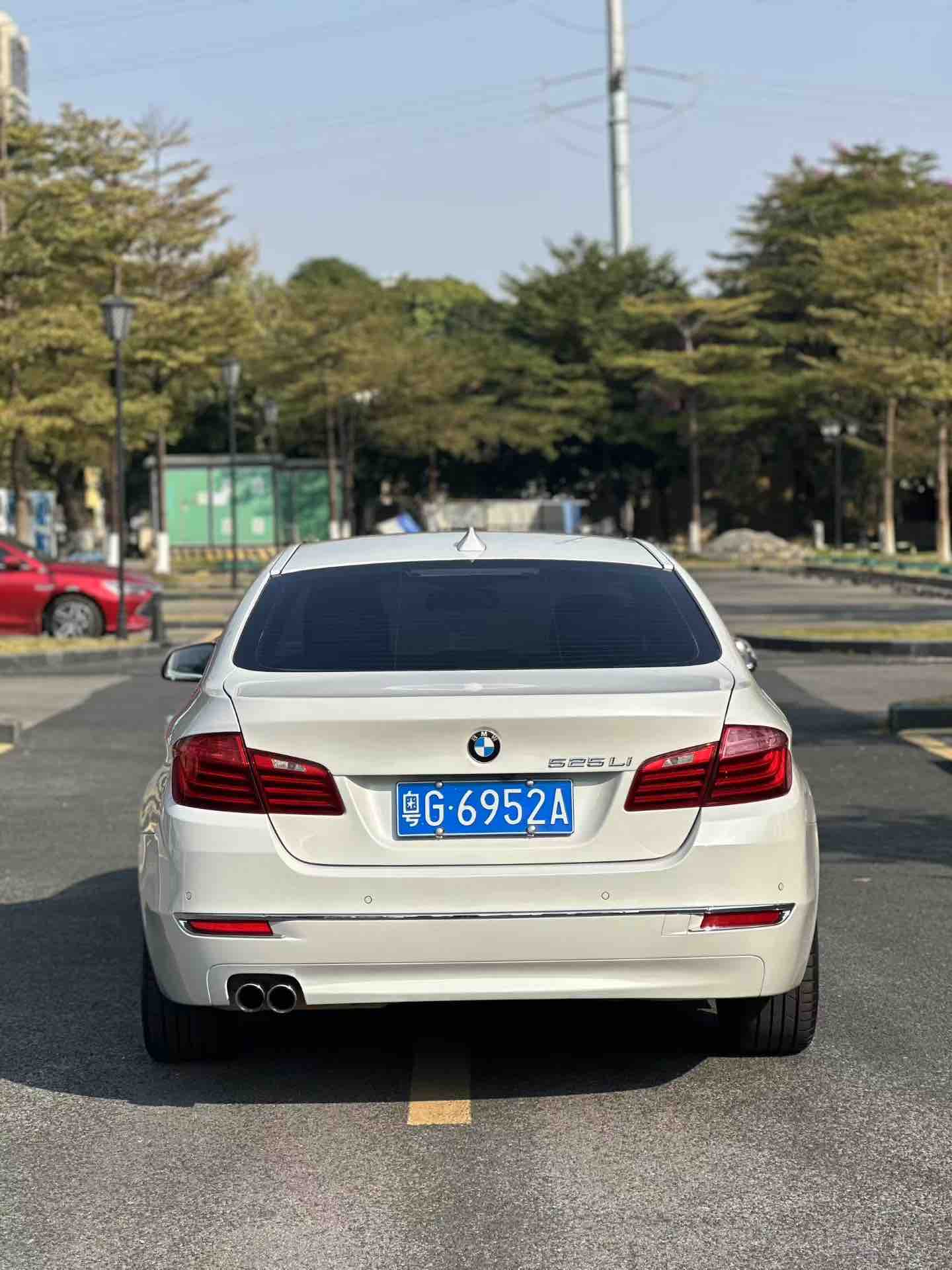 BMW 5 Series 2013 #8 BMW 5 Series 2013 car image #8