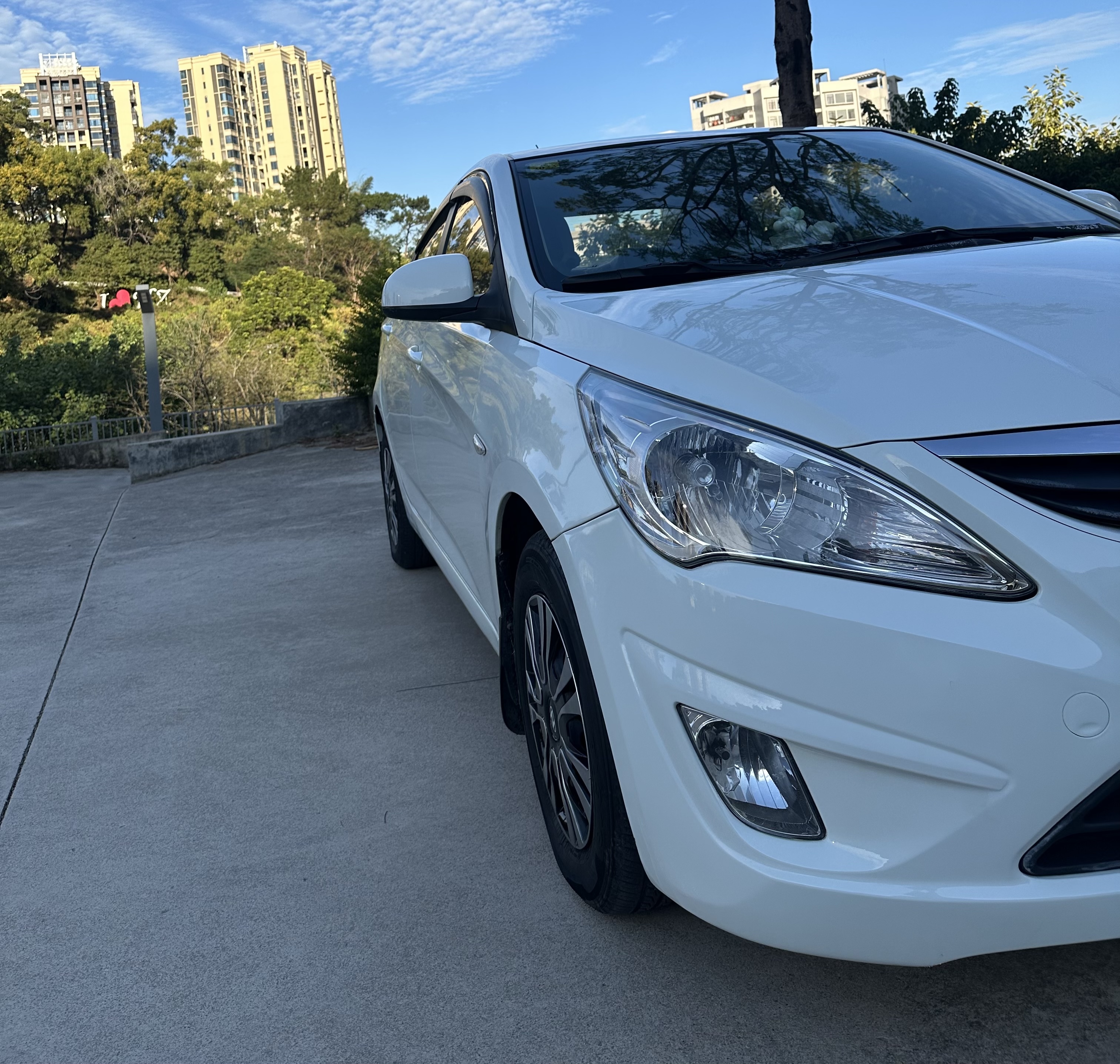 Hyundai Reina 2013 car image #8